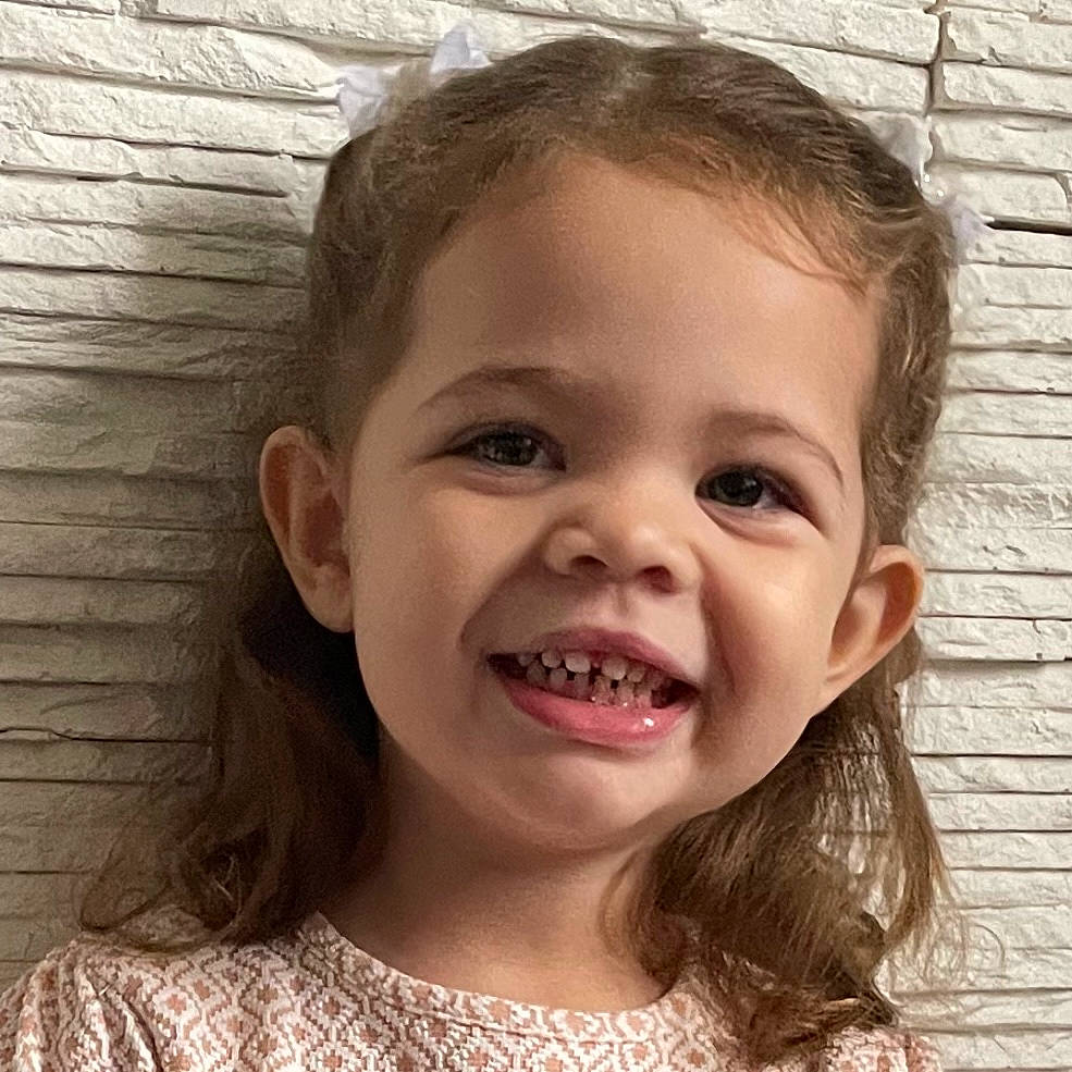 Mélissa participe au concours pour gagner de l'argent avec cette photo : cheek, chin, ear, eye, eyebrow, eyelash, face, forehead, hair, happy, head, iris, jaw, joy, lip, mouth, neck, nose, person, skin