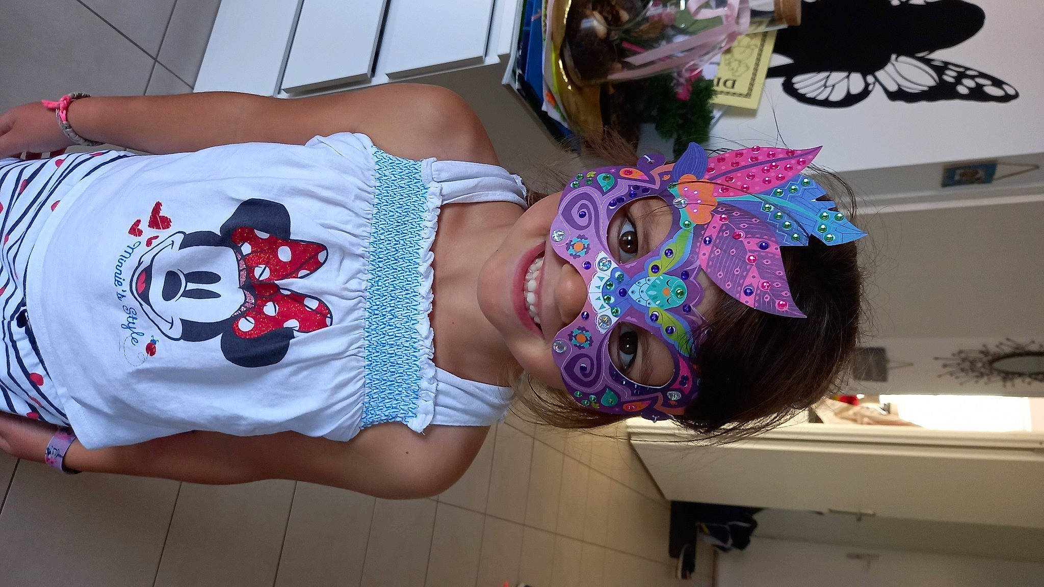 Lucie participe au concours pour gagner de l'argent avec cette photo : abdomen, chest, child, costume, elbow, event, fashion_accessory, flesh, fun, hat, human_leg, insect, jewellery, magenta, moths_and_butterflies, pattern, person, pink, thigh, trunk