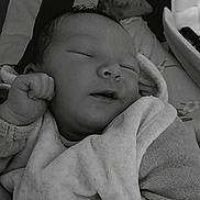 Lizio participe au concours pour gagner de l'argent avec cette photo : baby, sleeping, blanket, infant, cozy, black_and_white, face, peaceful, cute, newborn, soft_texture, portrait, wrapped, hand, resting, indoors, child, person, closeup, toddler