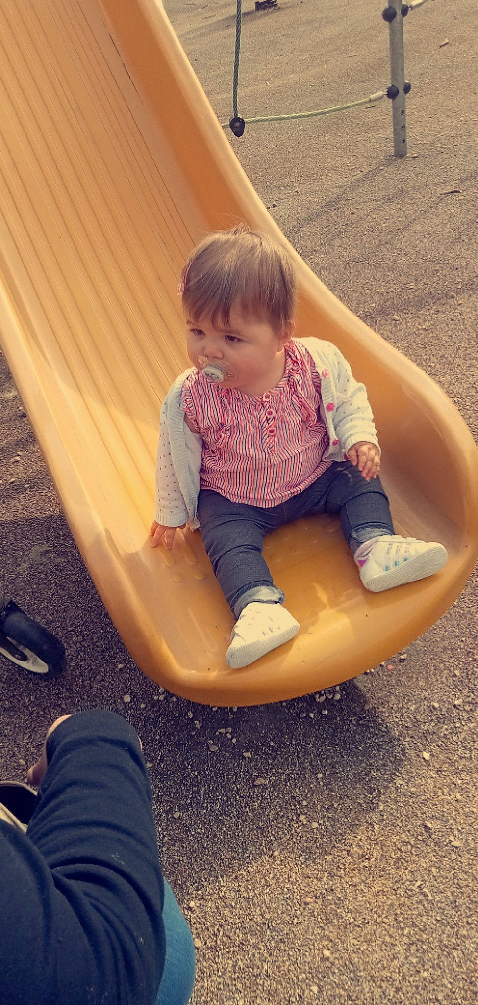 Shaynac participe au concours pour gagner de l'argent avec cette photo : asphalt, baby_toddler_clothing, city, comfort, eye, flooring, fun, grass, hair, happy, head, human_leg, leisure, person, recreation, road_surface, shoe, sitting, sneakers, tints_and_shades