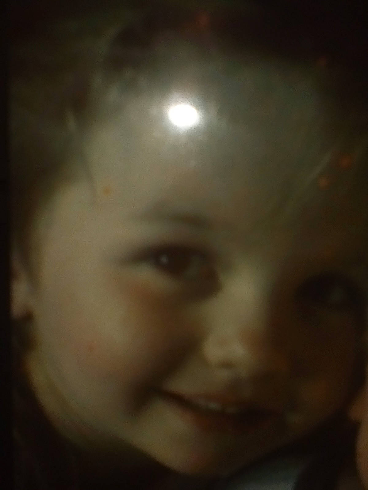 Ophélie participe au concours pour gagner de l'argent avec cette photo : cheek, child, chin, cloud, eye, eyebrow, face, forehead, head, human, jaw, lip, mouth, night, nose, person, photography, portrait, selfie, sky