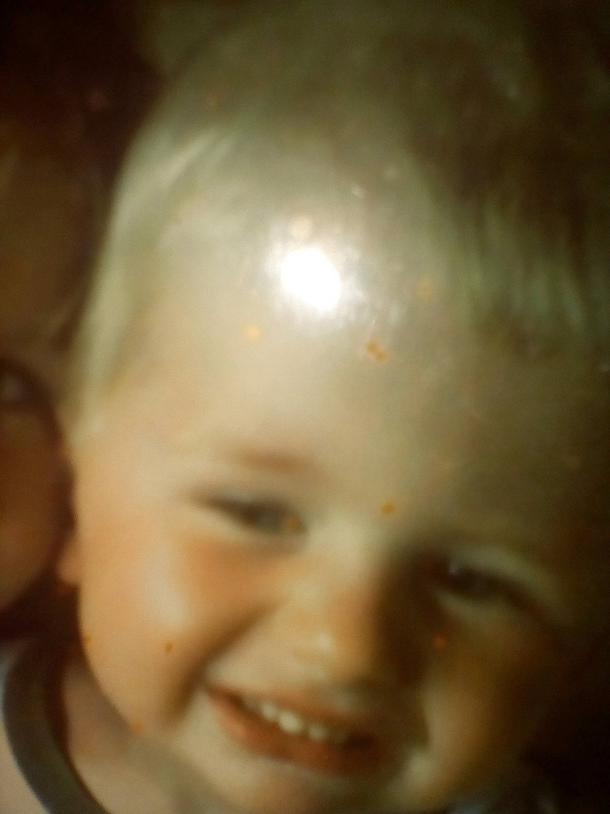 Florian participe au concours pour gagner de l'argent avec cette photo : baby, beauty, cheek, child, chin, close_up, eye, eyebrow, face, facial_expression, forehead, hair, head, joy, lip, nose, organ, person, skin, sky