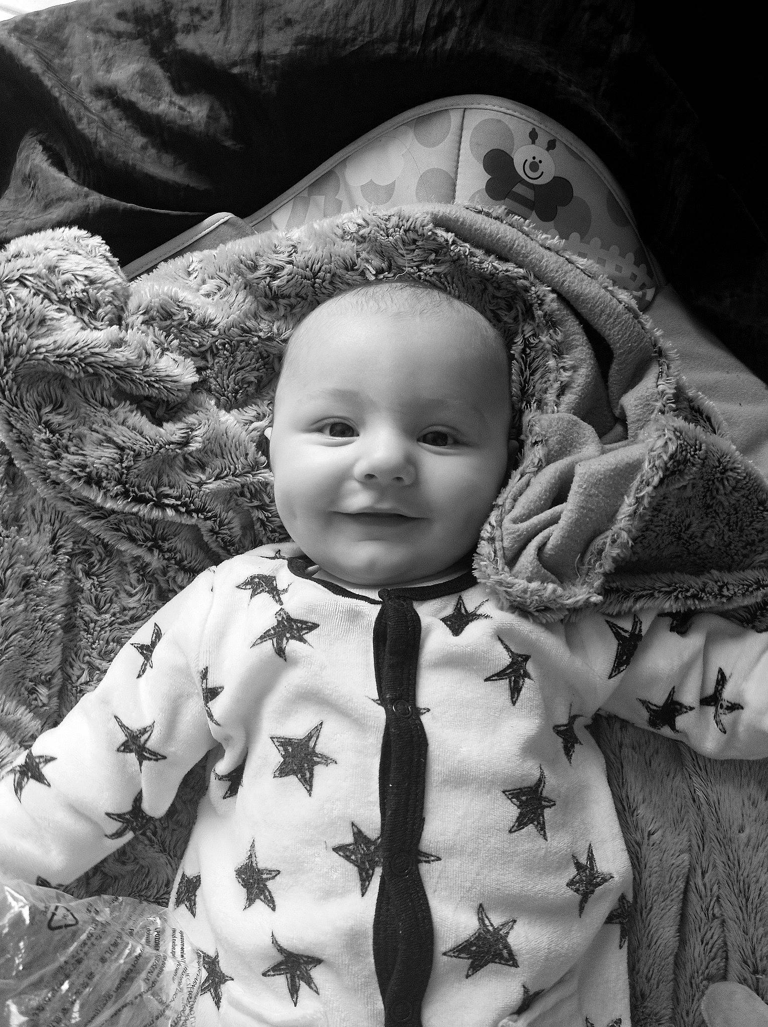 Yliano participe au concours pour gagner de l'argent avec cette photo : art, black, black_and_white, cheek, child, doll, eye, facial_expression, hairstyle, happy, head, headgear, iris, joy, monochrome_photography, person, photograph, skin, snapshot, style