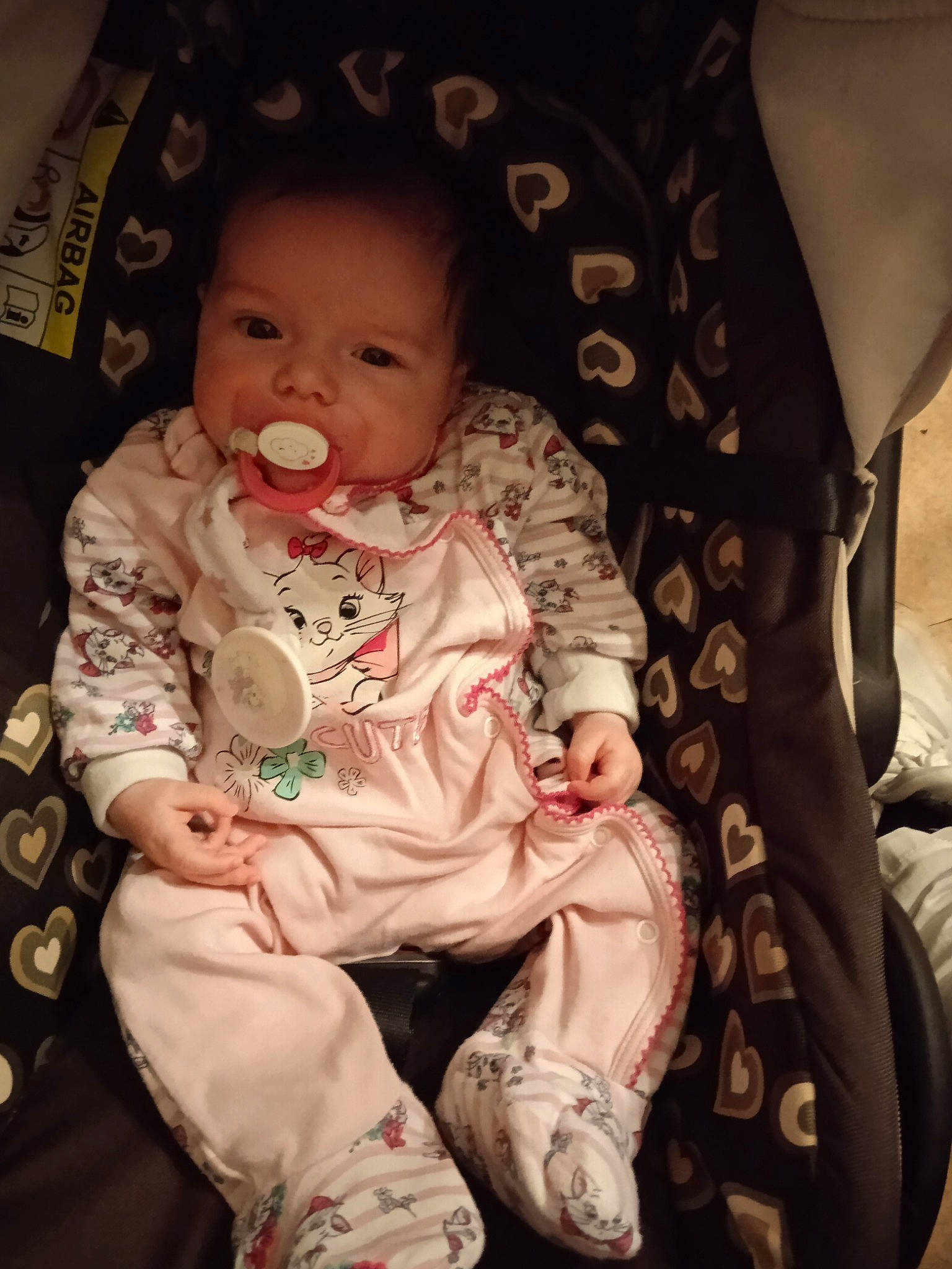 Gwendoline participe au concours pour gagner de l'argent avec cette photo : baby, baby_products, cheek, child, eye, iris, person, pink, product, sitting, skin, smile, toddler