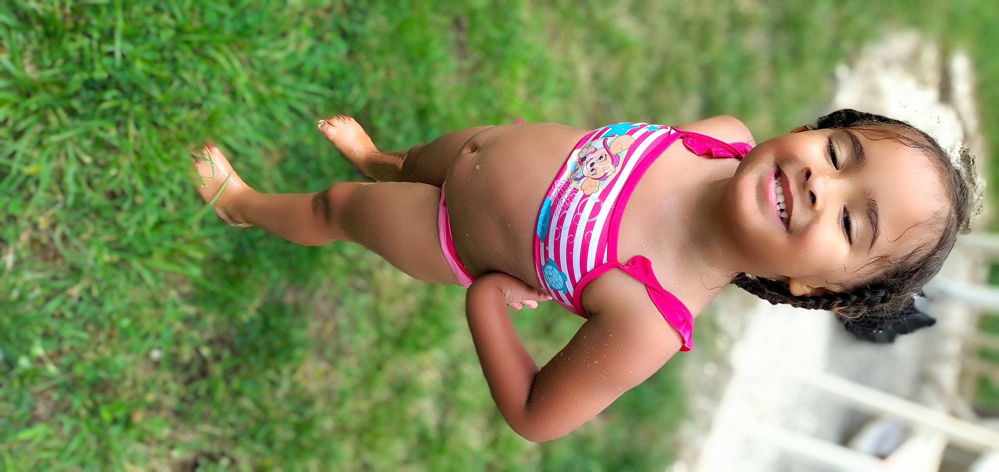 Kelya a rejoint le concours — aidez-le/la à gagner de superbes lots ! abdomen, beauty, bikini, black_hair, fun, grass, happy, joy, leg, model, muscle, person, photo_shoot, photography, plant, summer, sun_tanning, swimwear, trunk, undergarment