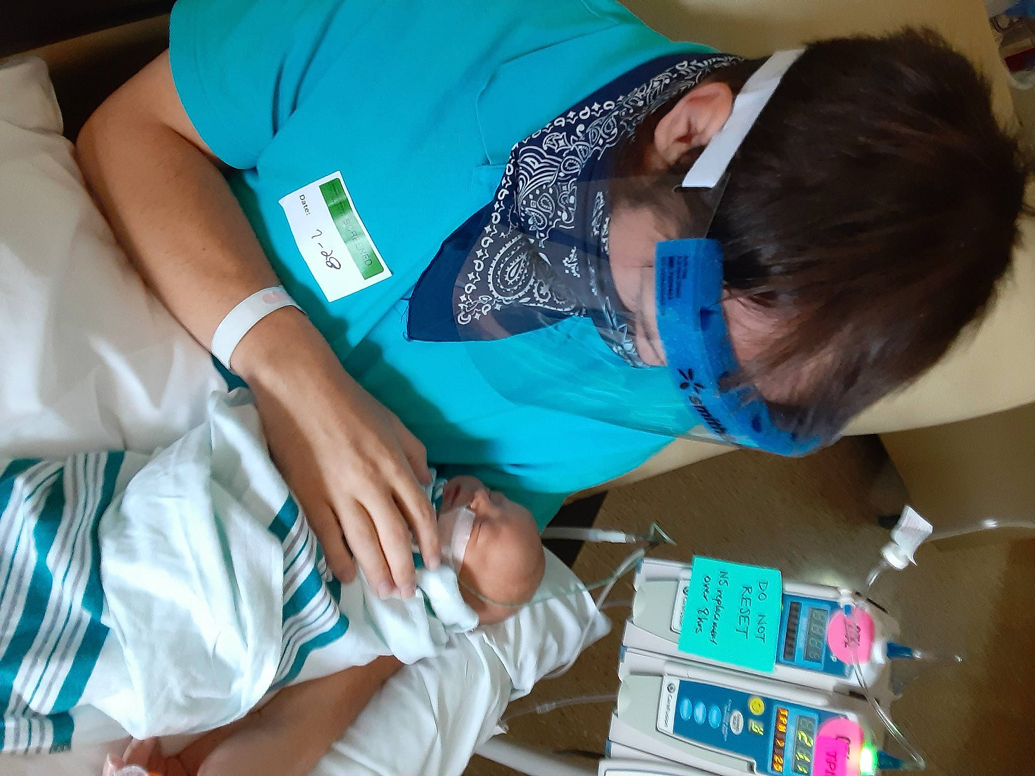 Remi is registered to the contest to win money with this photo: birth, child, person