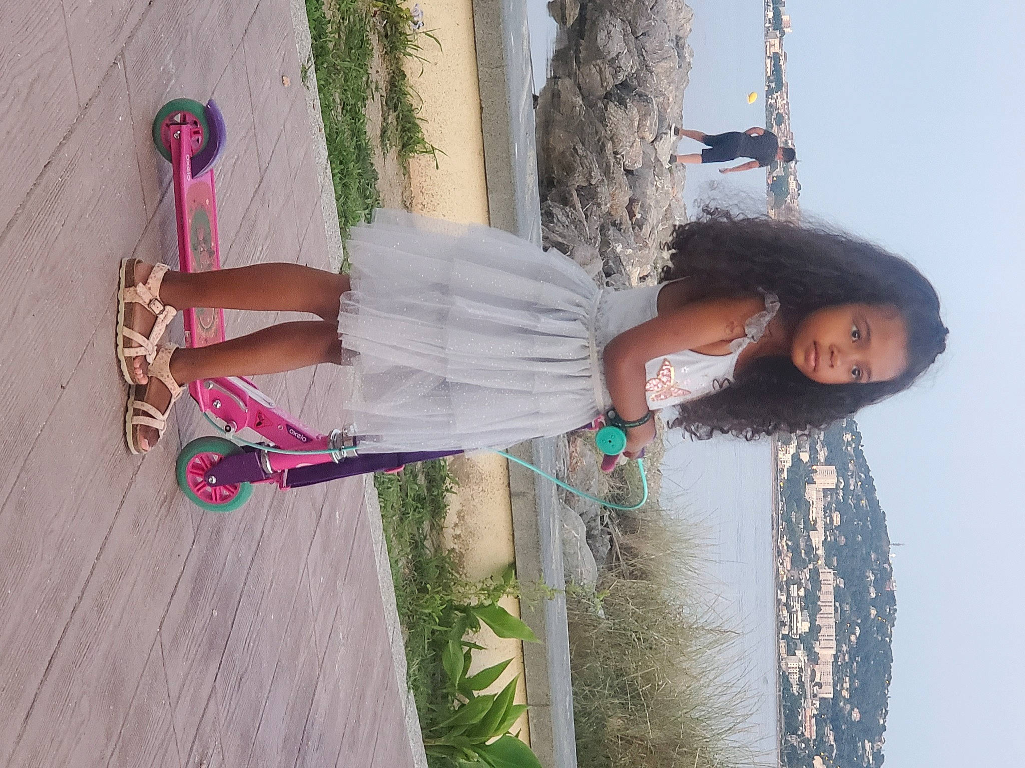 Keyla participe au concours pour gagner de l'argent avec cette photo : boot, day_dress, dress, fun, hairstyle, happy, high_heels, human_leg, leisure, magenta, person, plant, sandal, sky, smile, textile, thigh, tree, vacation, waist