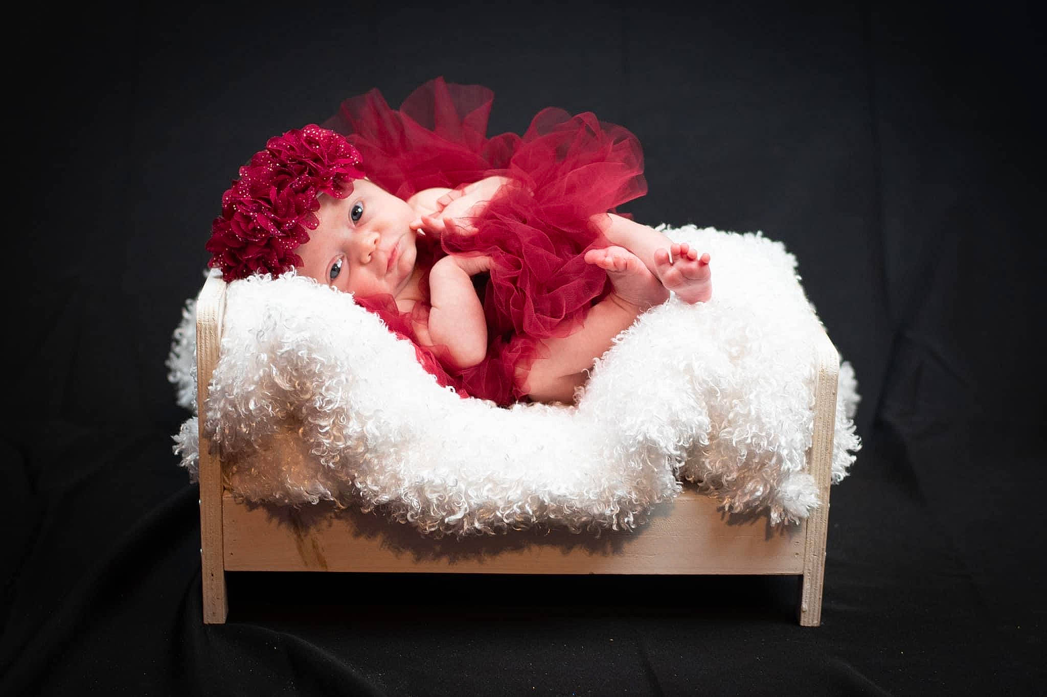 Emberlee is registered to the contest to win money with this photo: art, carmine, costume_accessory, costume_hat, entertainment, event, eyelash, fashion_accessory, feather, flash_photography, fur, fur_clothing, hair_accessory, headpiece, headwear, magenta, natural_material, person, petal, room