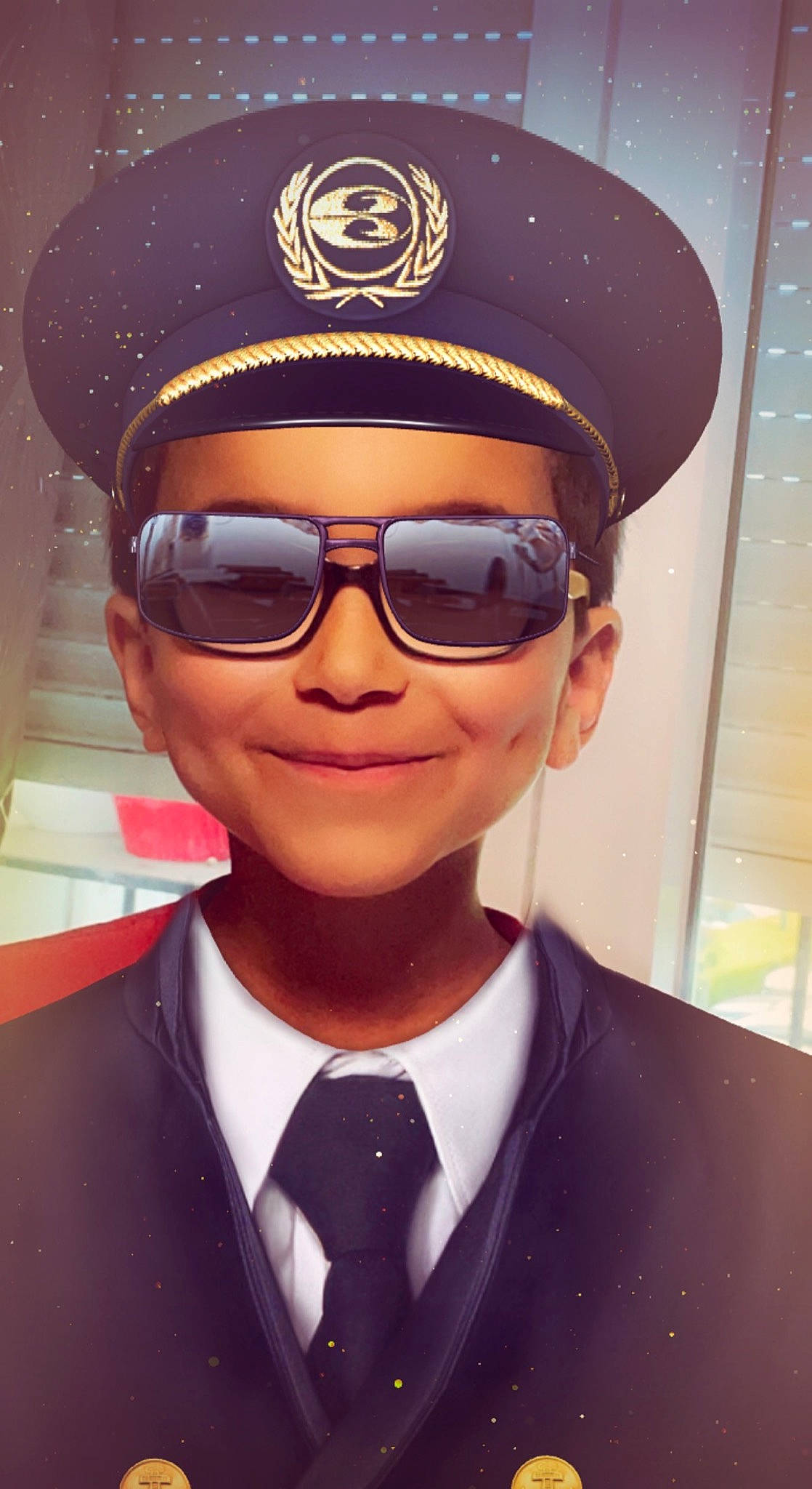 Rafaël participe au concours pour gagner de l'argent avec cette photo : blazer, cap, collar, cool, costume_hat, electric_blue, event, eyewear, fashion, goggles, hat, headgear, headwear, joy, lip, peaked_cap, person, personal_protective_equipment, red, smile