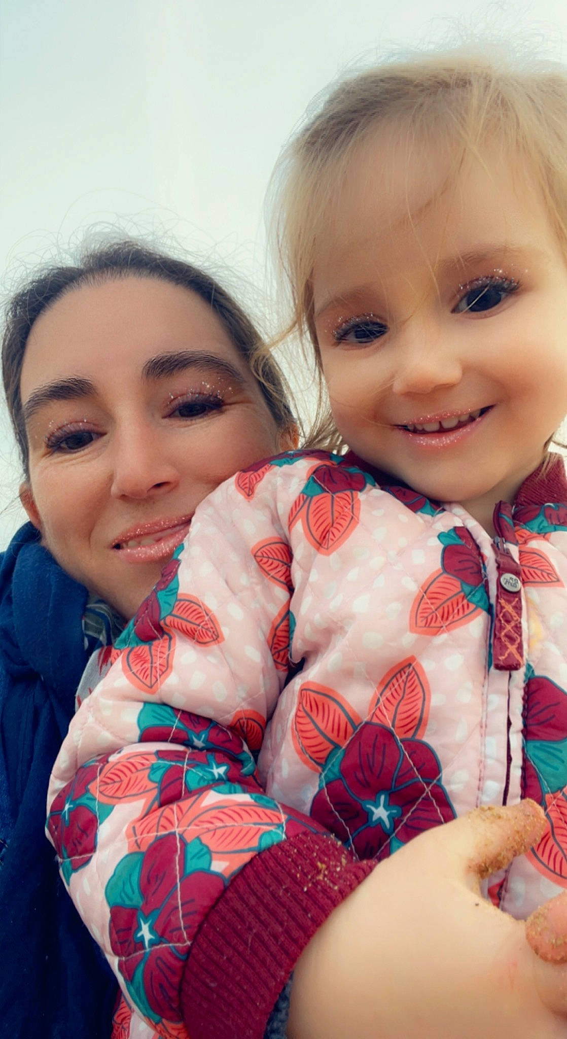 Chloé a rejoint le concours — aidez-le/la à gagner de superbes lots ! baby_toddler_clothing, cheek, child, eye, face, facial_expression, fun, gesture, happy, iris, joy, lip, nose, organ, pattern, people, people_in_nature, person, red, skin