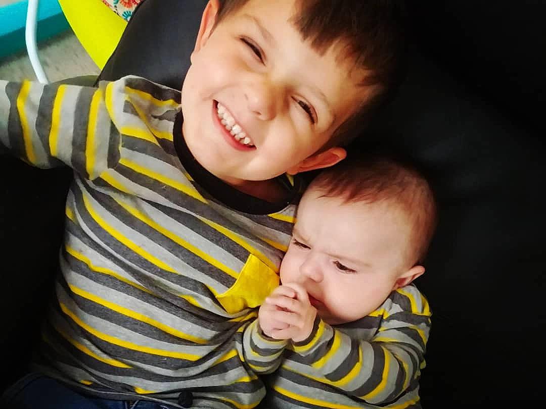 Jacob a rejoint le concours — aidez-le/la à gagner de superbes lots ! baby, cheek, child, ear, eye, face, fun, gesture, happy, joy, love, nose, people, person, photography, play, sibling, skin, smile, snapshot