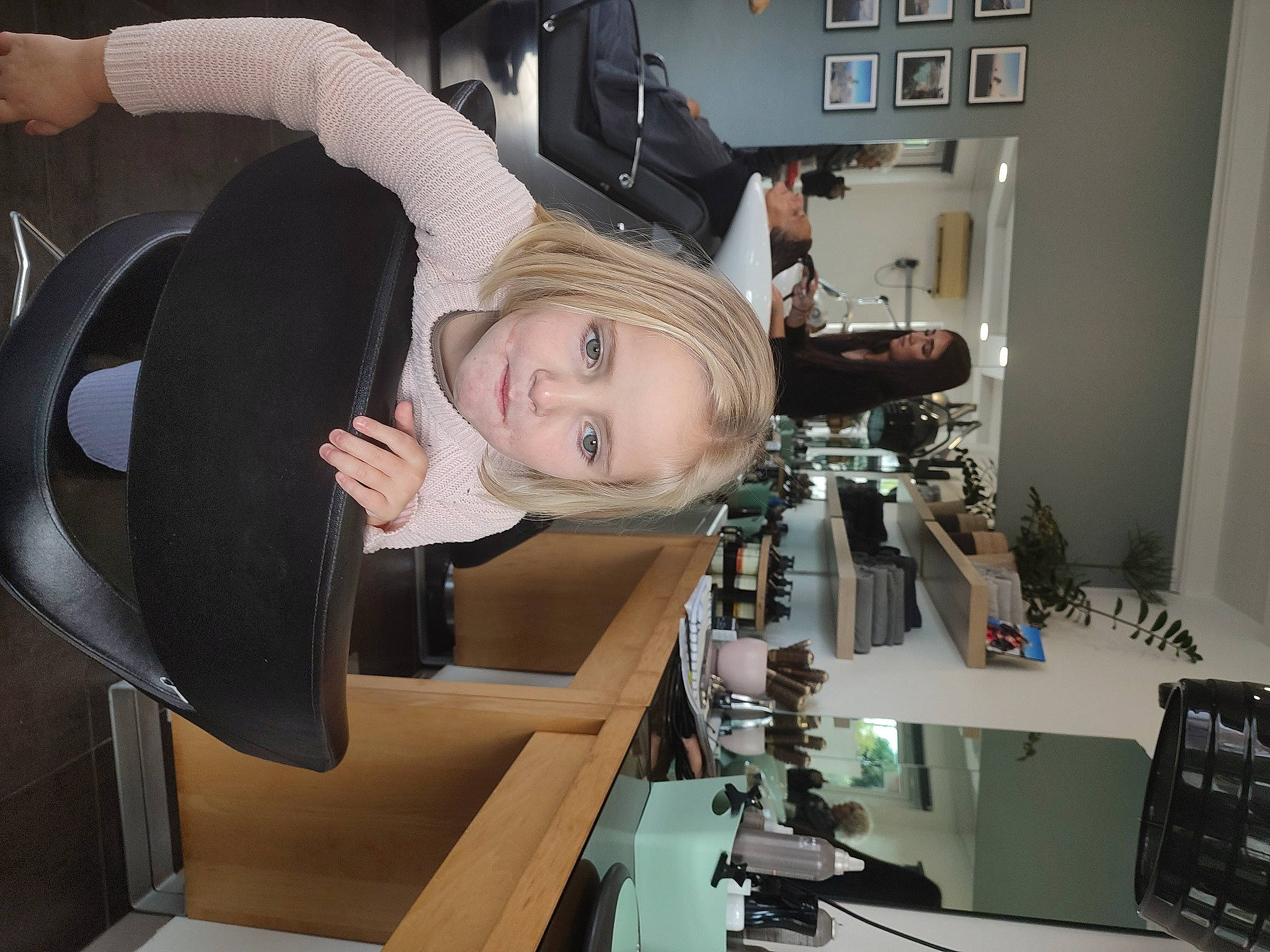 Ruby a rejoint le concours — aidez-le/la à gagner de superbes lots ! aerospace_engineering, employment, engineering, fun, job, machine, makeover, microscope, person, research, research_institute, room, science, scientific_instrument, service, smile