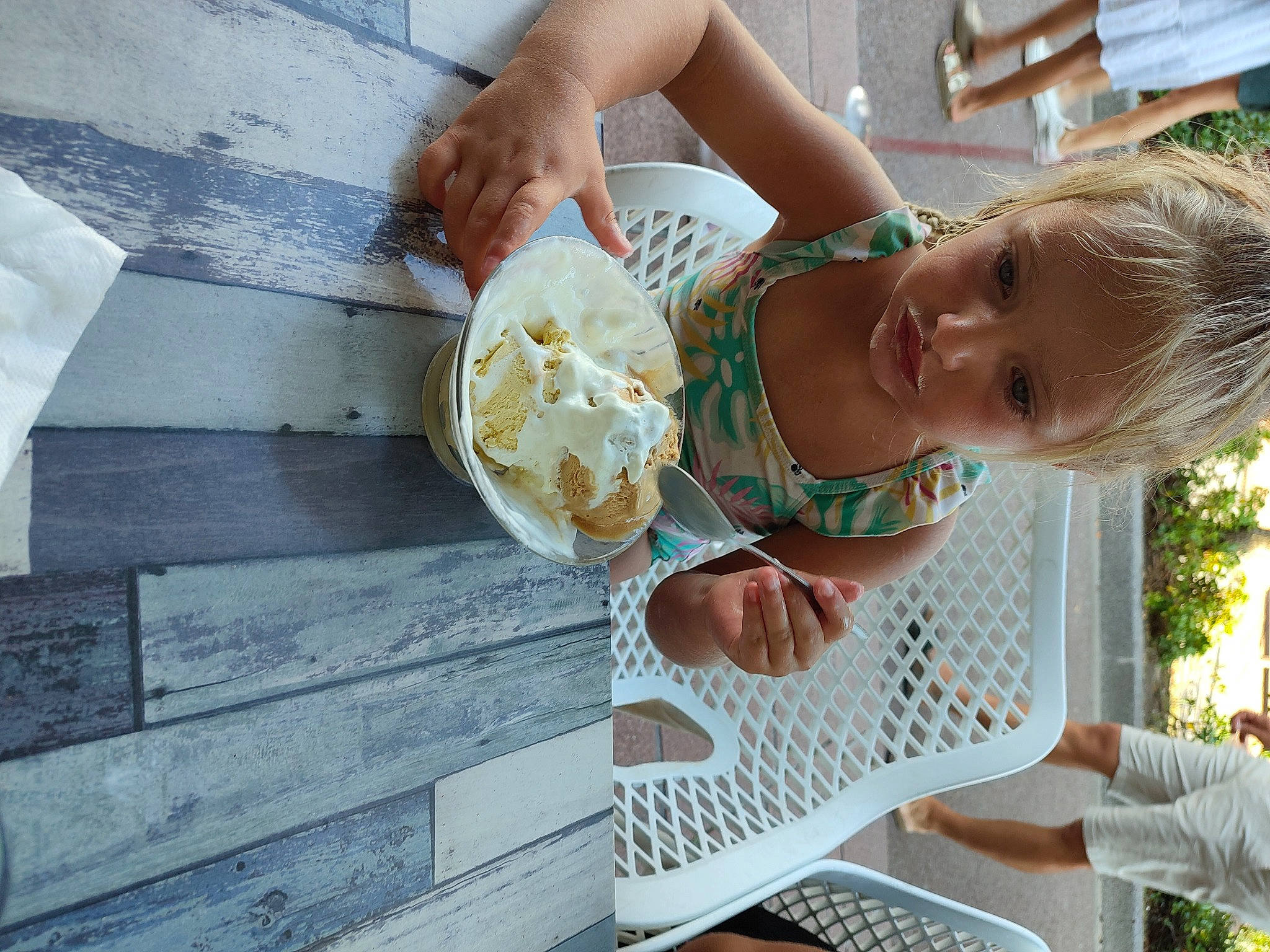 Ruby participe au concours pour gagner de l'argent avec cette photo : baby, baby_toddler_clothing, child, comfort_food, cuisine, dish, dress, finger_food, food, fun, grass, hand, happy, leisure, person, sitting, smile, sunglasses, tableware, toddler