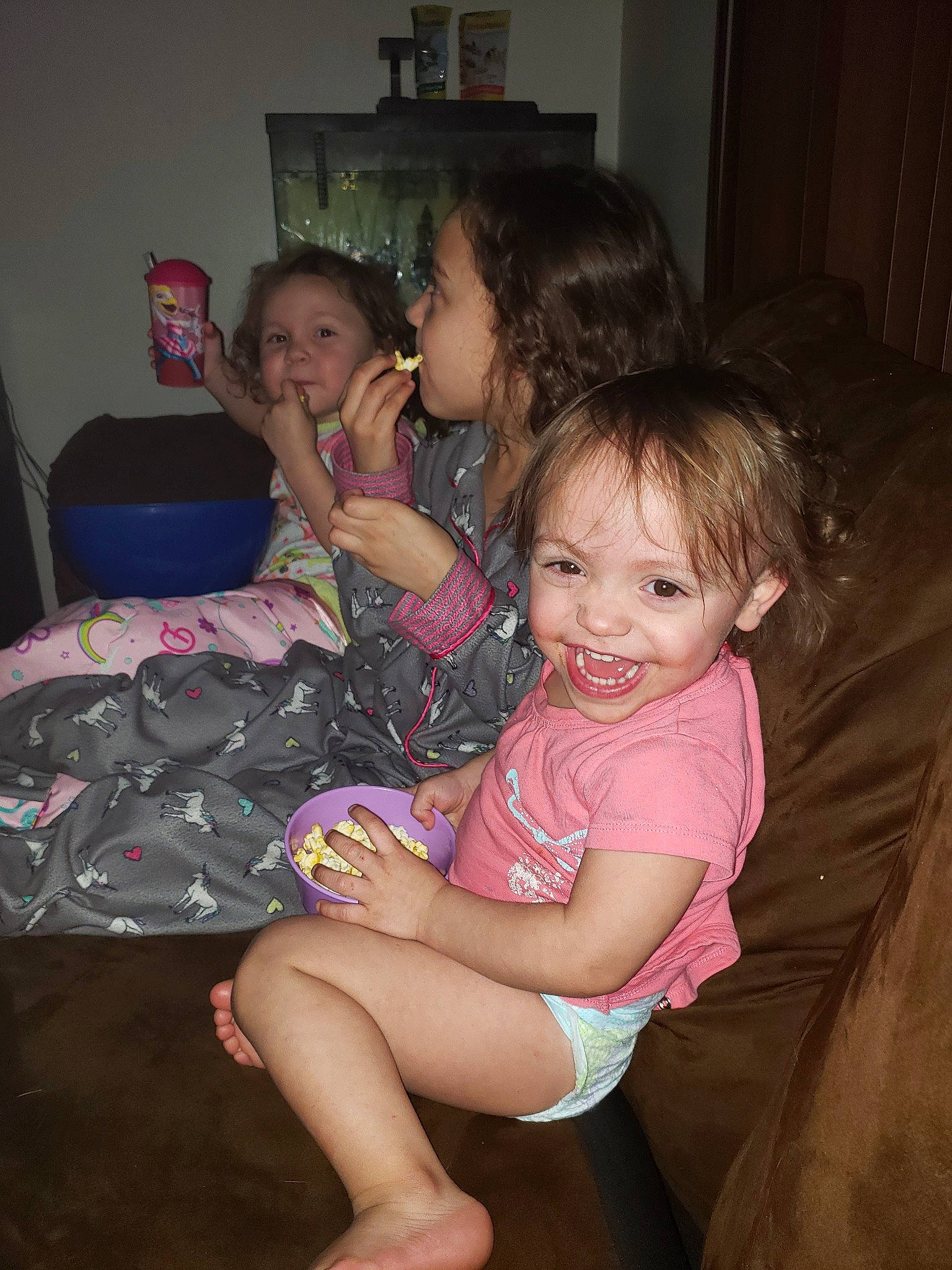 Anelia is registered to the contest to win money with this photo: child, cousin, daughter, family, finger, fun, happy, iris, joy, lap, leg, mother, party, person, sibling, sitting, skin, smile, thigh, toddler