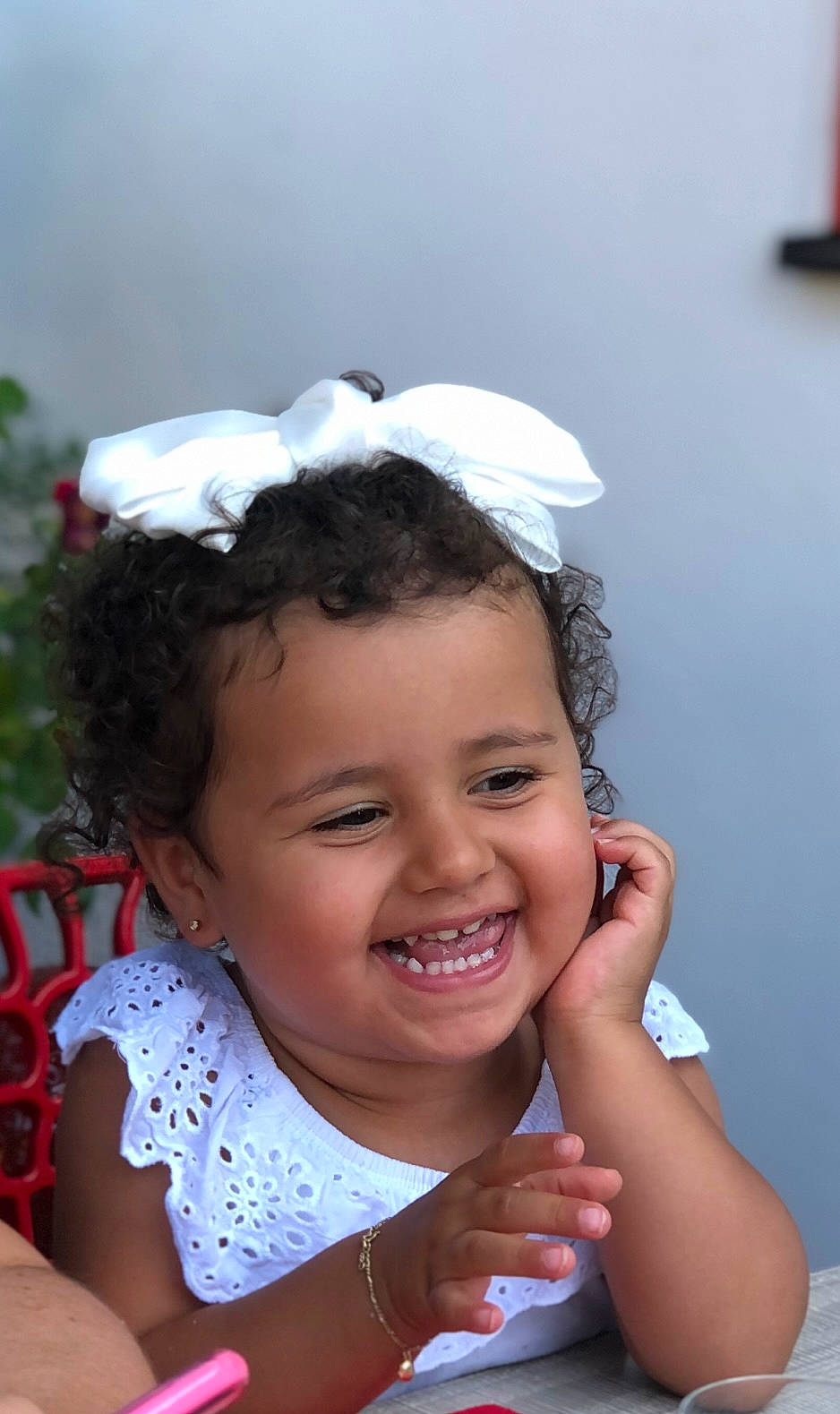 Lianna a rejoint le concours — aidez-le/la à gagner de superbes lots ! black_hair, cheek, child, event, eyelash, fashion_accessory, flash_photography, fun, gesture, happy, head, headpiece, jewellery, joy, laugh, leisure, lip, person, skin, smile