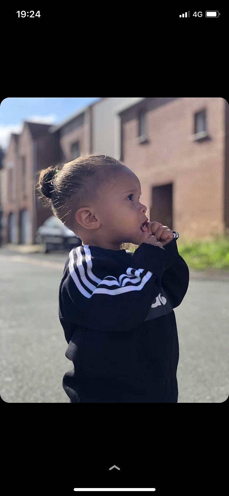 Adil a rejoint le concours — aidez-le/la à gagner de superbes lots ! baby, baby_toddler_clothing, child, electric_blue, flash_photography, fun, grass, hair, happy, house, monochrome_photography, person, plant, portrait, portrait_photography, sitting, sleeve, street_fashion, t_shirt, toddler