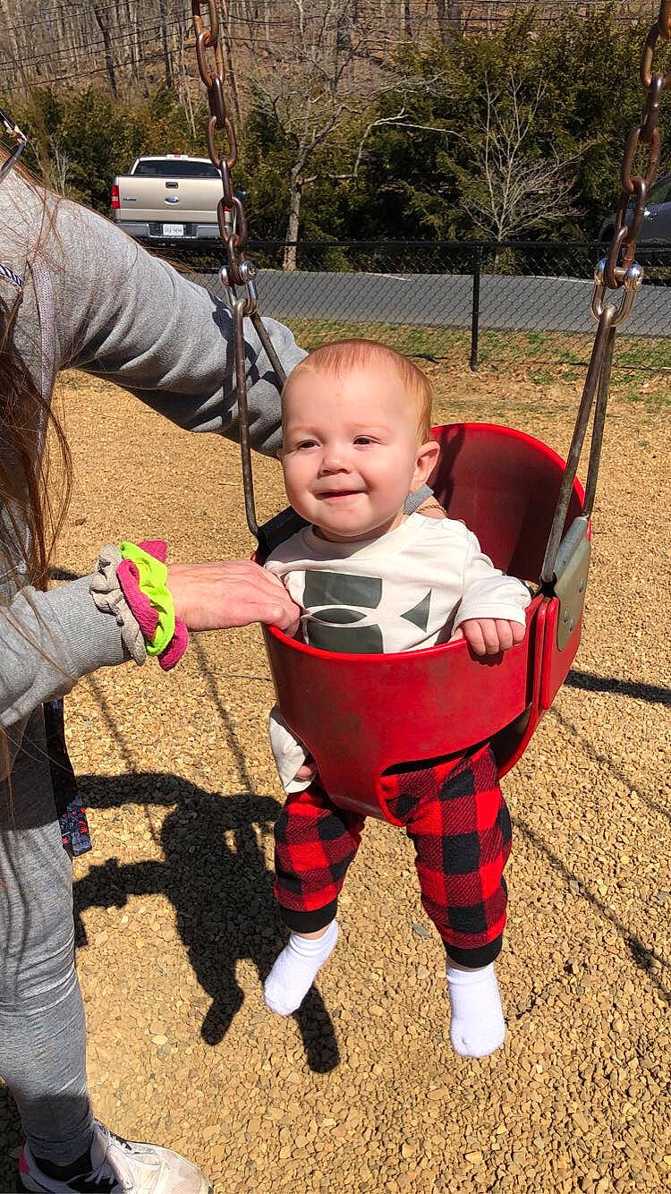 Kol is registered to the contest to win money with this photo: baby, baby_carriage, baby_products, baby_toddler_clothing, car, child, event, fun, grass, happy, joy, leaf, leisure, person, plant, recreation, smile, swing, tire, toddler