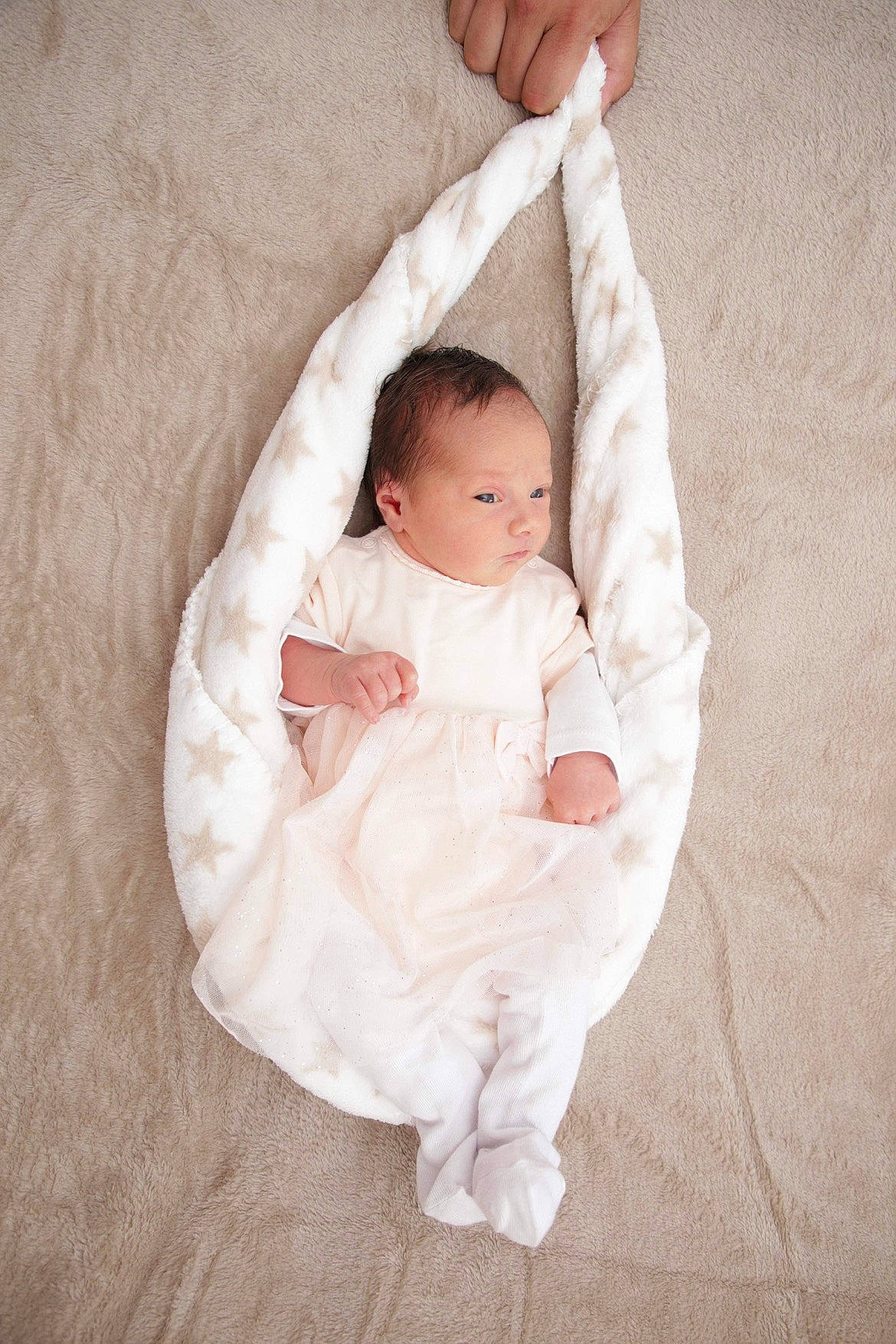 Kaysie participe au concours pour gagner de l'argent avec cette photo : arm, baby, baby_products, baby_sleeping, baby_toddler_clothing, cheek, child, comfort, eye, face, flooring, foot, hand, head, human_body, leg, linens, person, sleeve, toddler