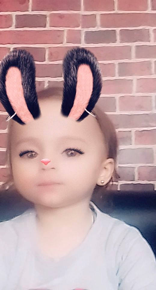 Kenzi participe au concours pour gagner de l'argent avec cette photo : beauty, black_hair, ear, eye, eyebrow, eyelash, face, fashion_accessory, forehead, fur, hair, hair_accessory, hairstyle, head, horn, long_hair, organ, person, smile