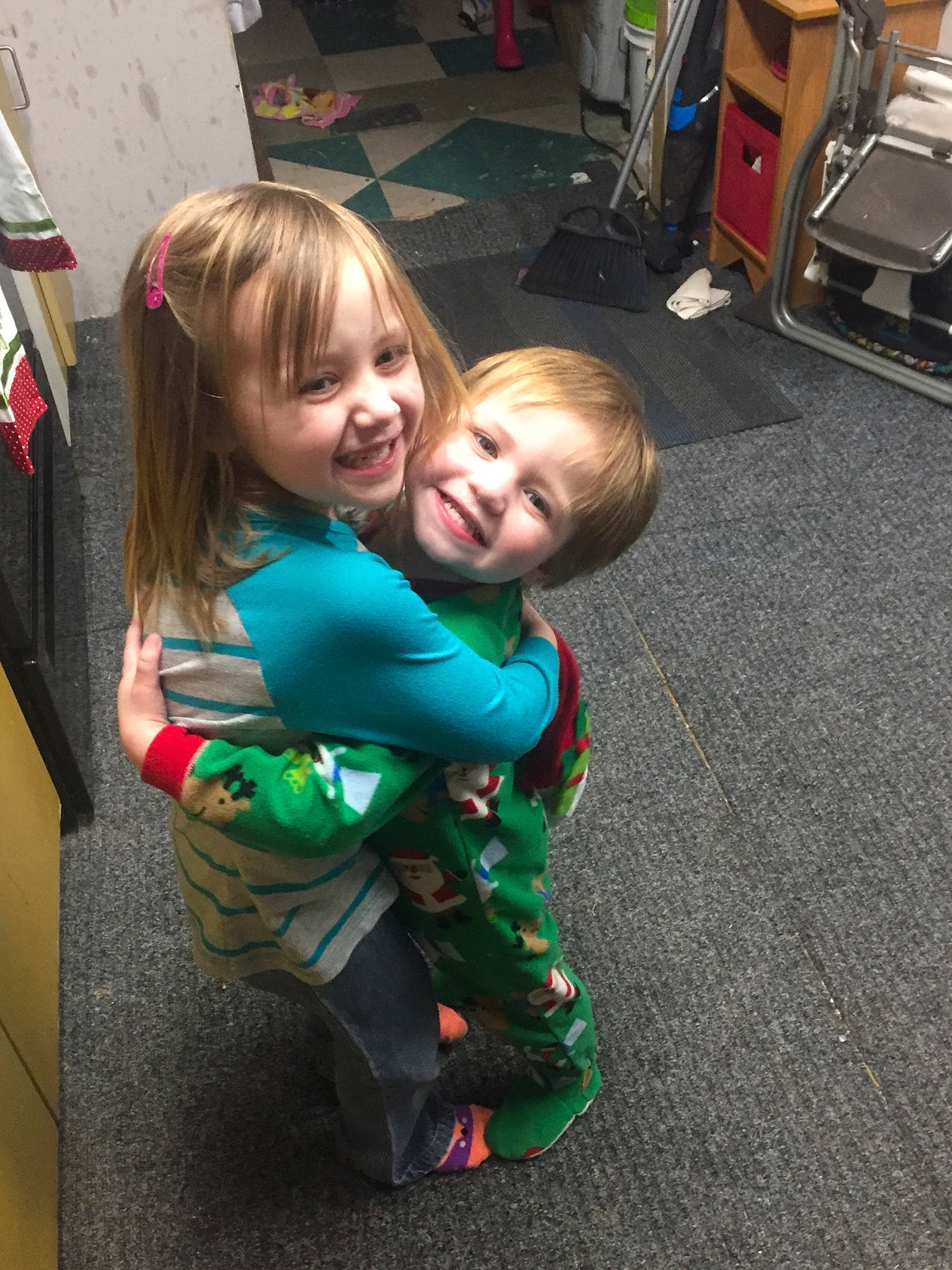 Andrea is registered to the contest to win money with this photo: arm, child, day, fun, girl, human_body, interaction, joy, organ, person, play, product, sitting, smile, toddler