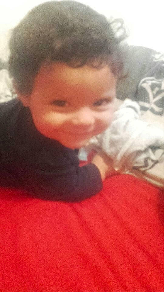 Wesley participe au concours pour gagner de l'argent avec cette photo : baby, cheek, comfort, finger, flooring, fun, gesture, hair, happy, iris, joy, lip, mammal, mouth, nose, person, room, sitting, skin, smile