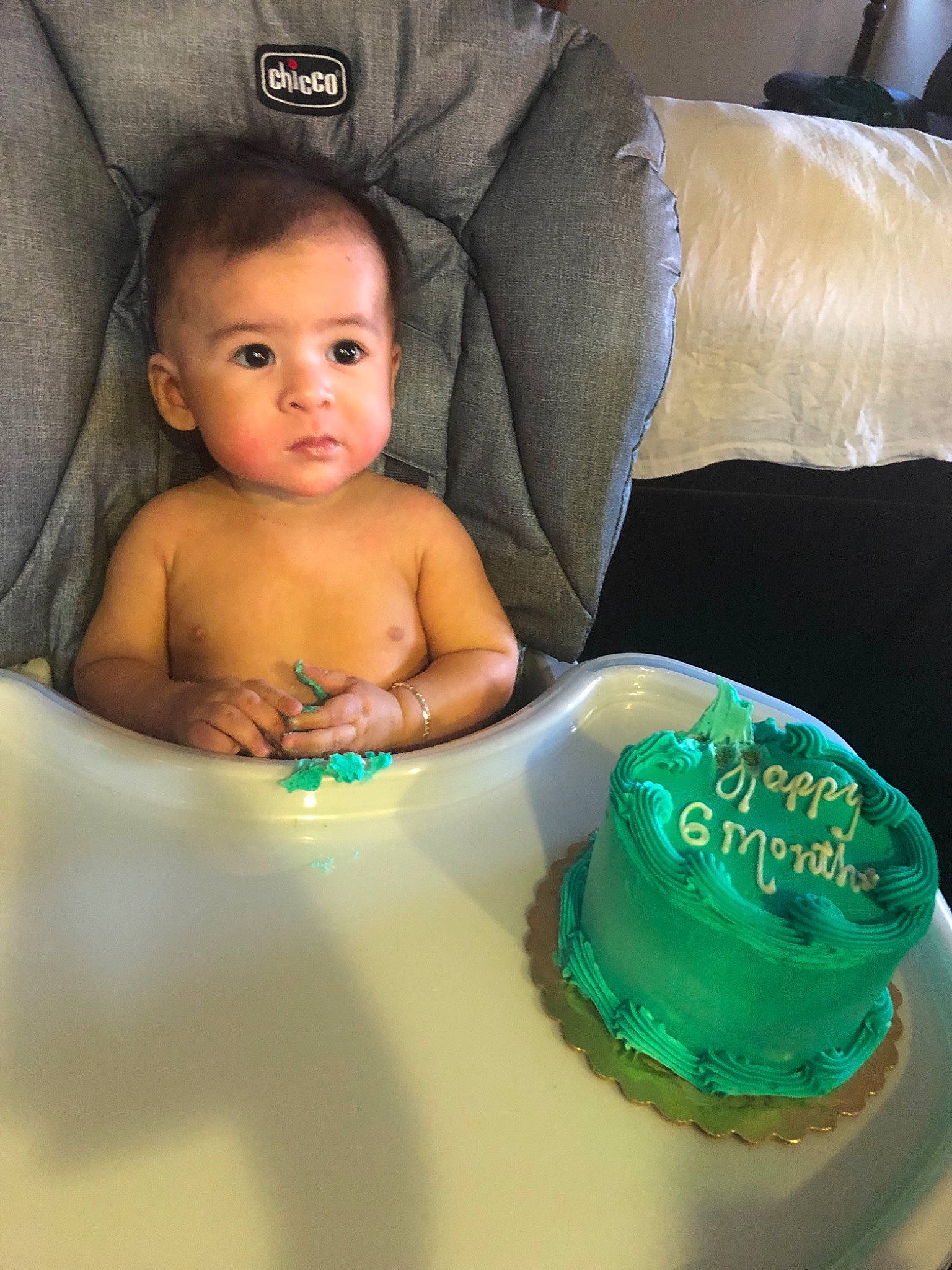 Xavier is registered to the contest to win money with this photo: baby, baked_goods, bathing, bathtub, birthday, birthday_cake, cake, child, dessert, fondant, food, fun, green, person, skin, smile, sweetness, toddler