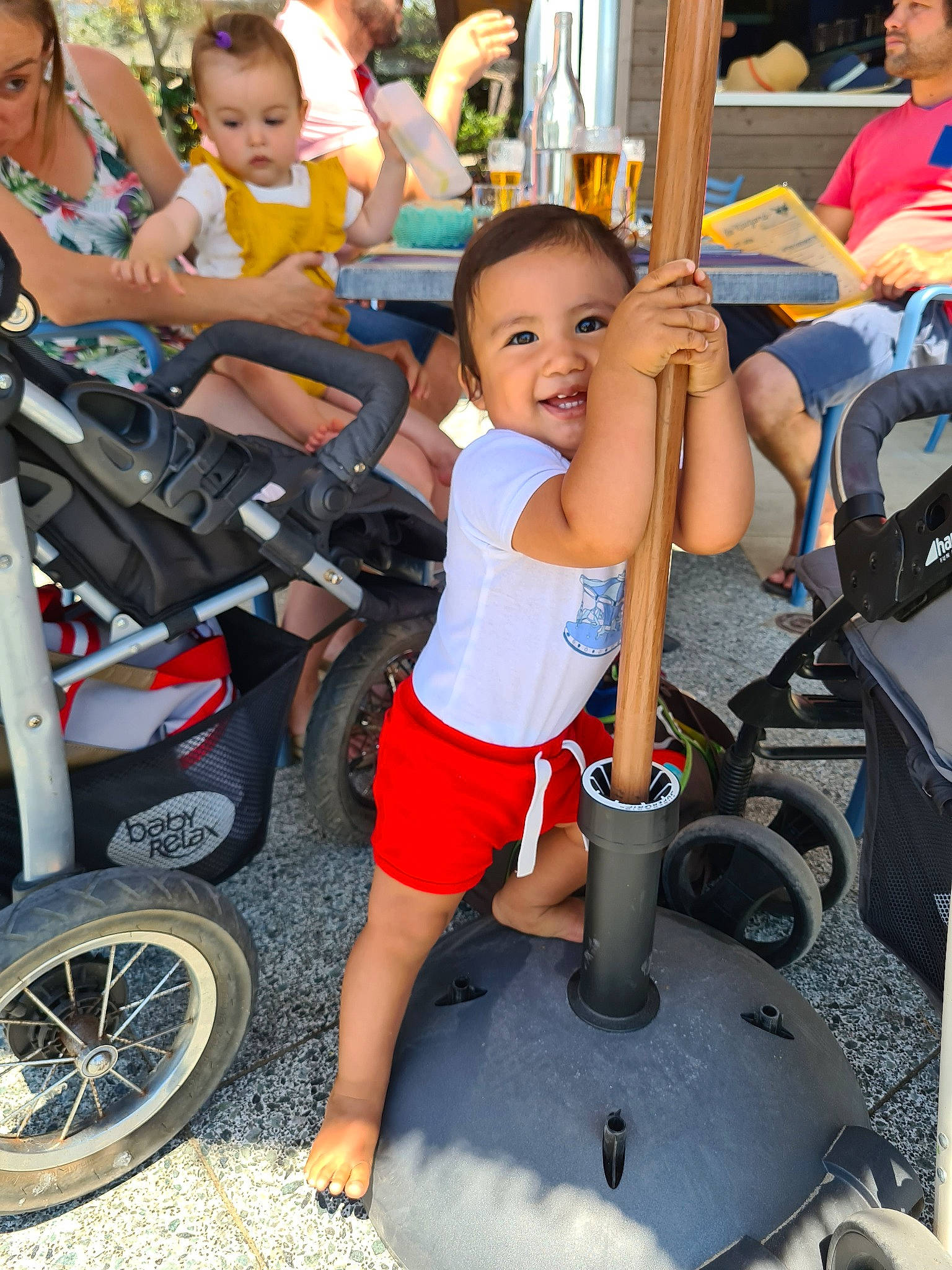 Zacharie a rejoint le concours — aidez-le/la à gagner de superbes lots ! auto_part, automotive_wheel_system, child, fun, leisure, person, recreation, toddler, vacation, wheel