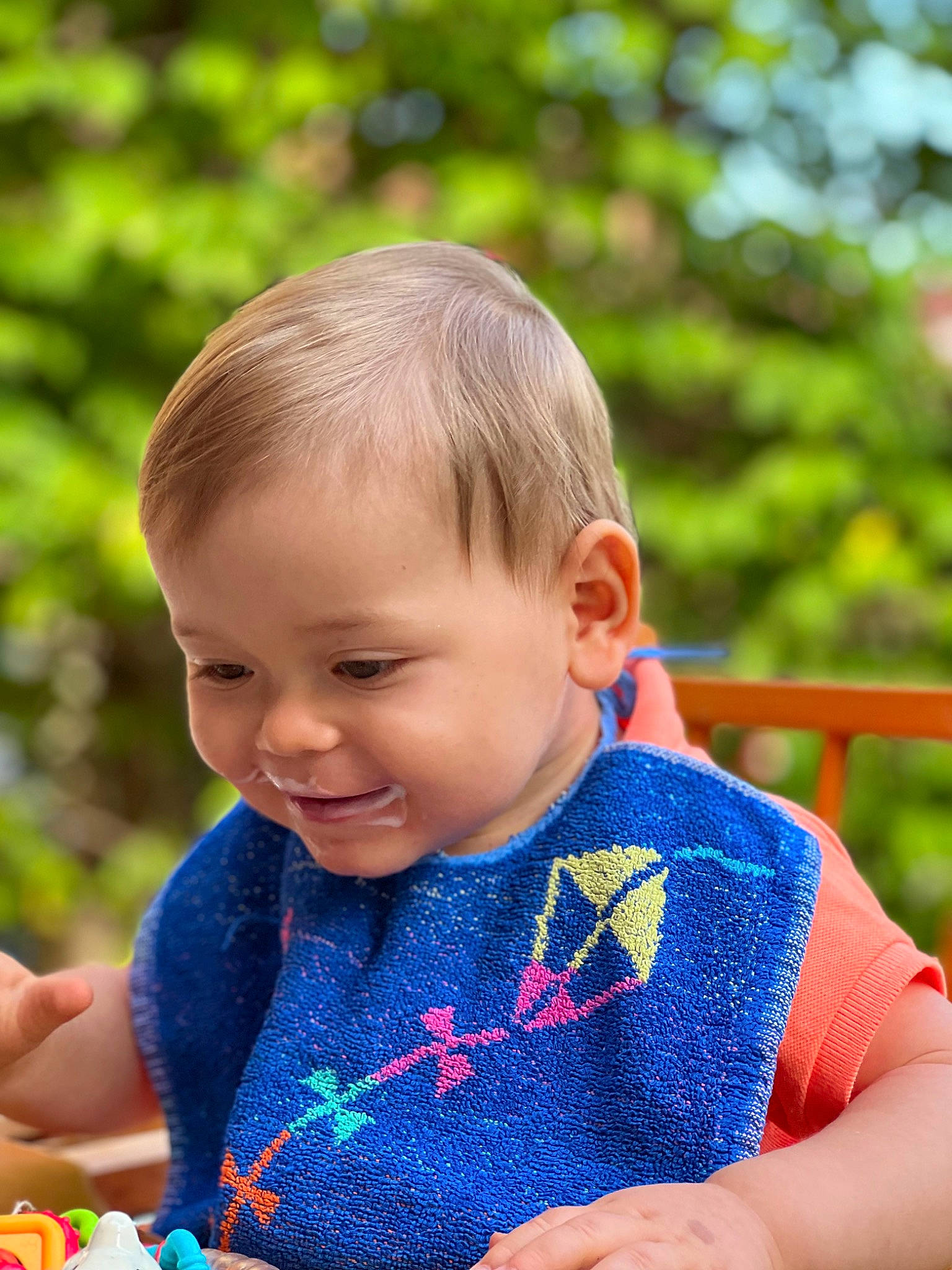 Tyler participe au concours pour gagner de l'argent avec cette photo : baby, baby_products, baby_toddler_clothing, child, close_up, dessert, electric_blue, fun, grass, happy, iris, leaf, leisure, people_in_nature, person, recreation, sitting, skin, smile, toddler