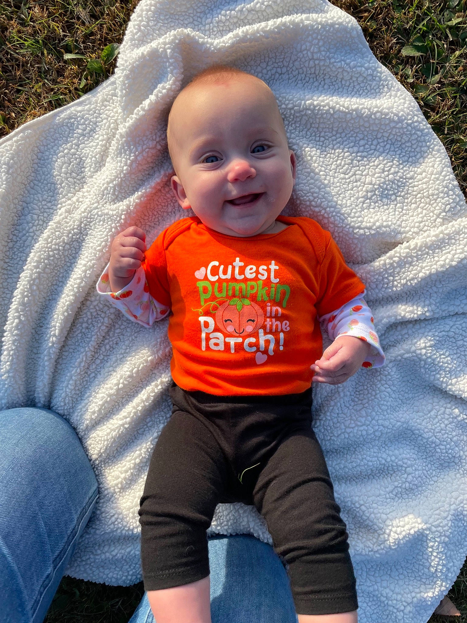 Evelyn is registered to the contest to win money with this photo: baby, baby_toddler_clothing, child, electric_blue, eye, face, fun, grass, hairstyle, happy, head, leisure, nose, people_in_nature, person, skin, sleeve, smile, t_shirt, tints_and_shades