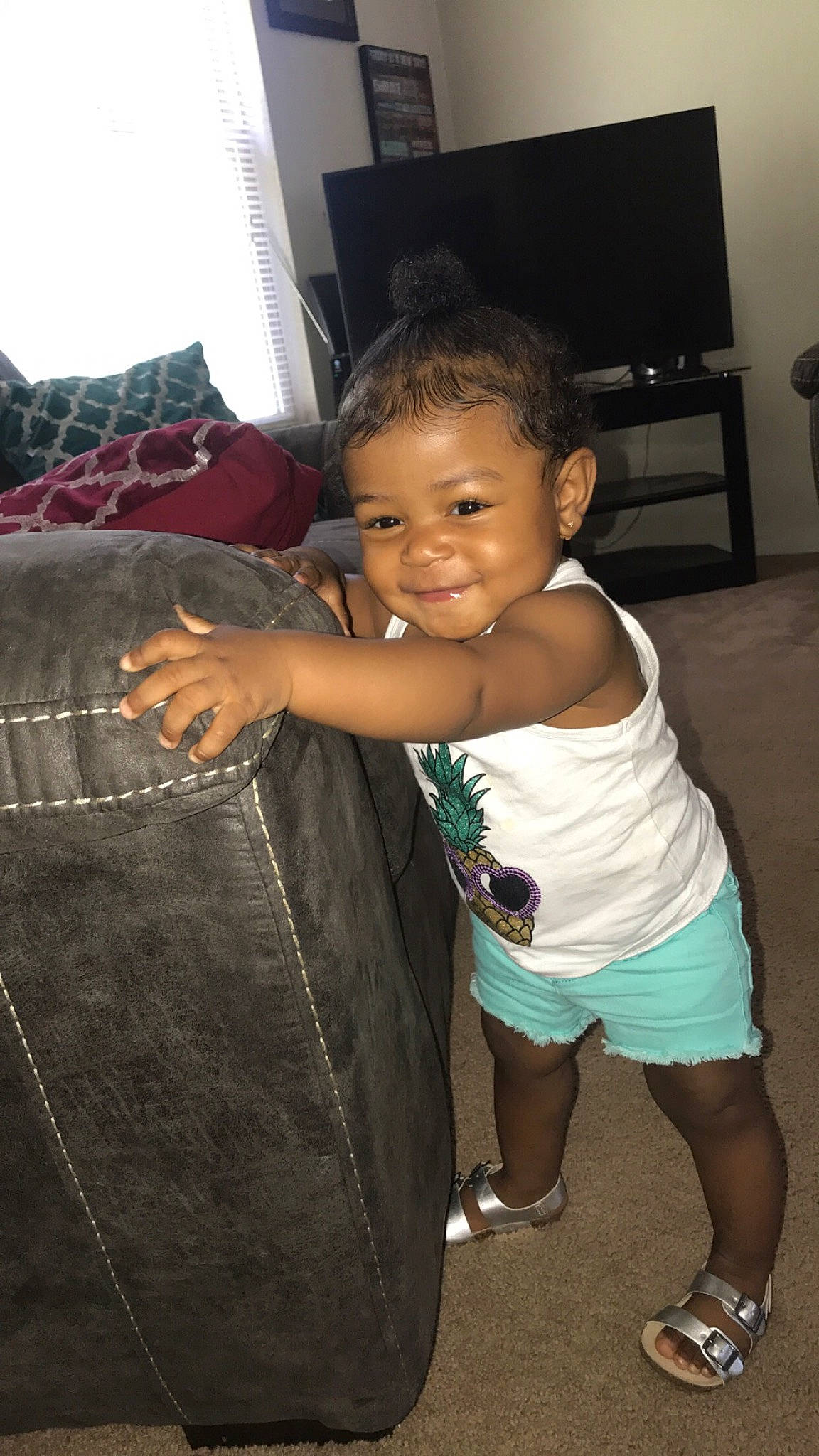 Zanylah is registered to the contest to win money with this photo: child, fun, joy, person, smile, toddler, trunk