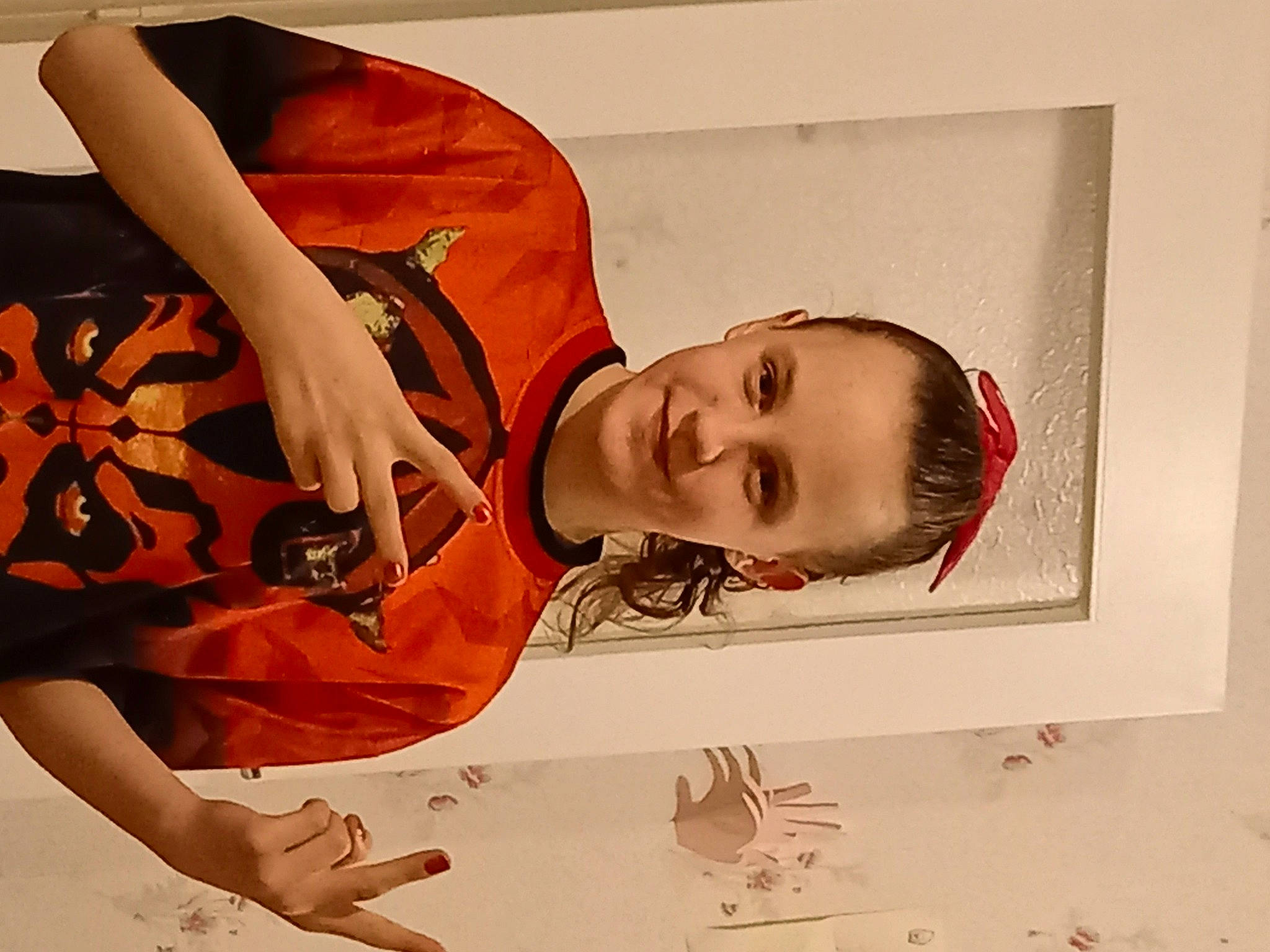 Aude a rejoint le concours — aidez-le/la à gagner de superbes lots ! art, comfort, drawing, elbow, eyelash, fashion_design, fun, illustration, joy, linens, neck, paint, painting, pattern, peach, person, room, sleeve, stock_photography, visual_arts