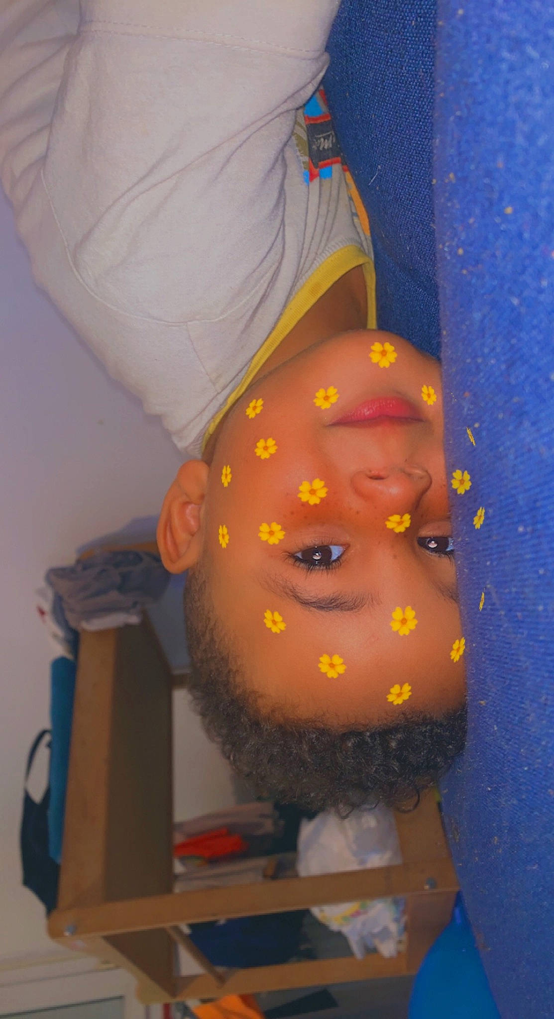 Emmanuel participe au concours pour gagner de l'argent avec cette photo : abdomen, art, beard, ceiling, chest, cnidaria, electric_blue, facial_hair, fish, fun, human_leg, knee, marine_invertebrates, party_supply, person, room, sport_climbing, visual_arts