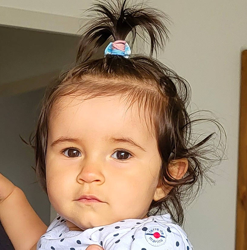 Mei-lee participe au concours pour gagner de l'argent avec cette photo : black_hair, cheek, chin, collar, cool, ear, eye, eyebrow, eyelash, facial_expression, forehead, hair, head, iris, lip, neck, nose, person, skin, sleeve