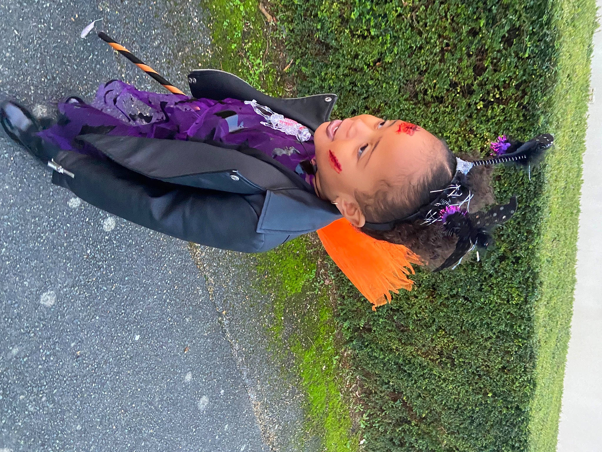 Adanaya participe au concours pour gagner de l'argent avec cette photo : child, electric_blue, fun, grass, grassland, joy, leisure, magenta, people_in_nature, person, personal_protective_equipment, plant, purple, recreation, toddler, tree