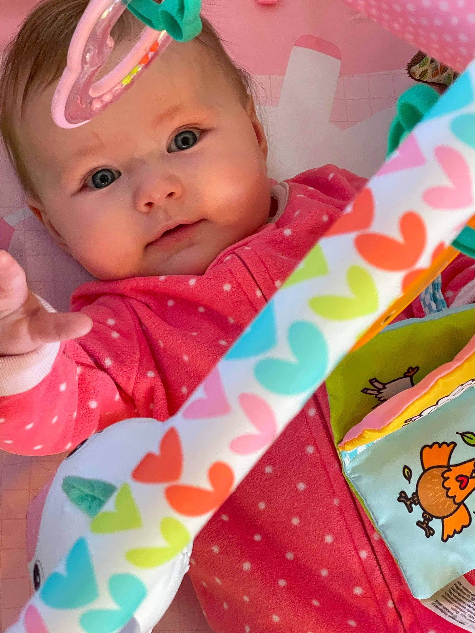 Myrielle a rejoint le concours — aidez-le/la à gagner de superbes lots ! baby, baby_products, baby_toddler_clothing, cheek, child, eye, facial_expression, happy, headwear, iris, linens, magenta, orange, pattern, person, pink, product, sitting, sleeve, textile