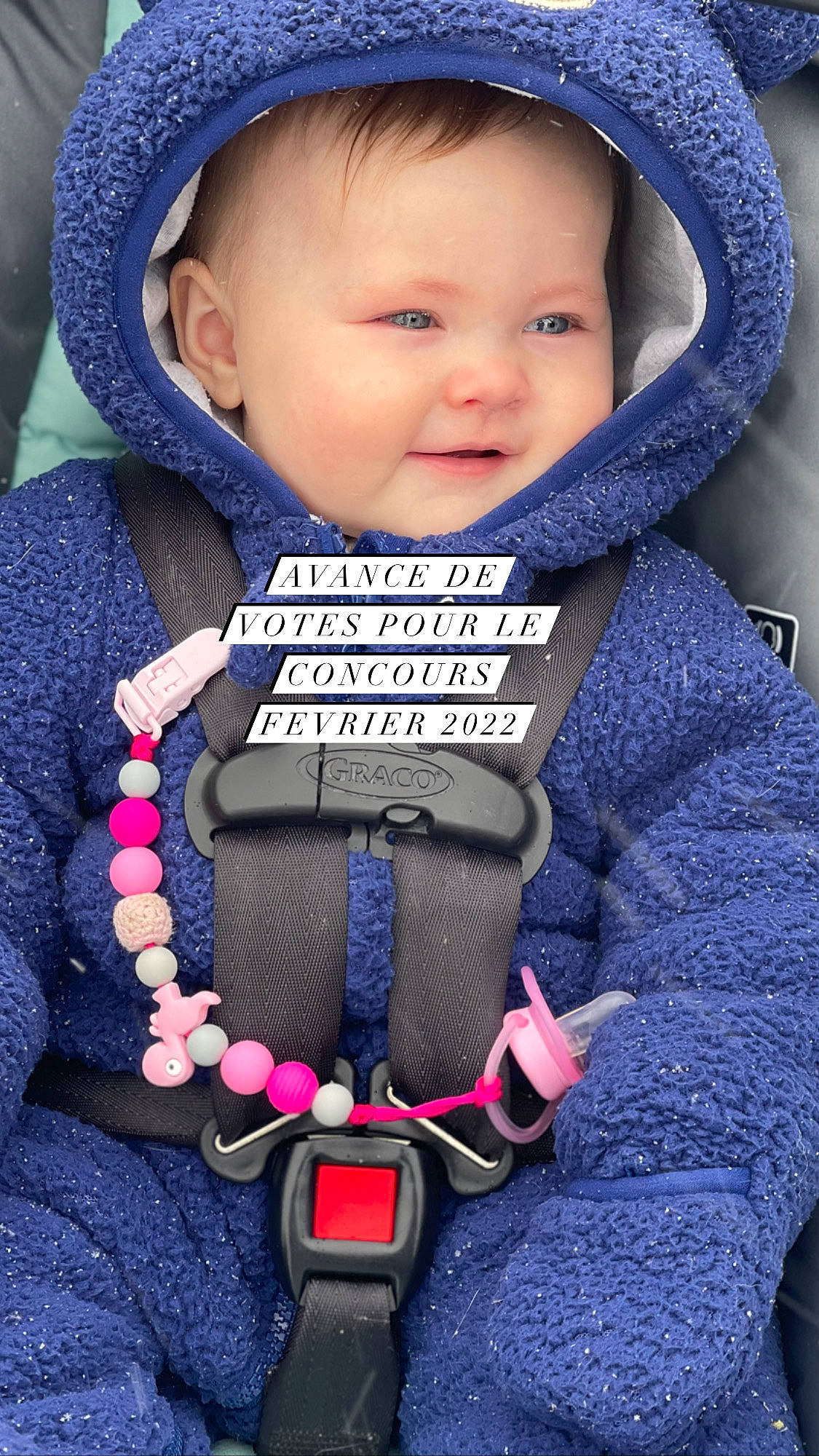 Myrielle a rejoint le concours — aidez-le/la à gagner de superbes lots ! azure, baby, baby_toddler_clothing, black, blue, cheek, eye, face, happy, head, iris, organ, person, photograph, product, seat_belt, skin, sleeve, smile, toddler