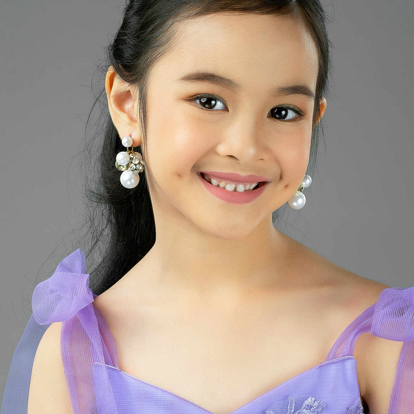 Kendra joined the competition — help win amazing prizes! accessories, bodypart, clothing, dress, earring, eveningdress, face, fashion, finger, flower, formalwear, gown, hand, happy, head, jewelry, person, photography, portrait, smile