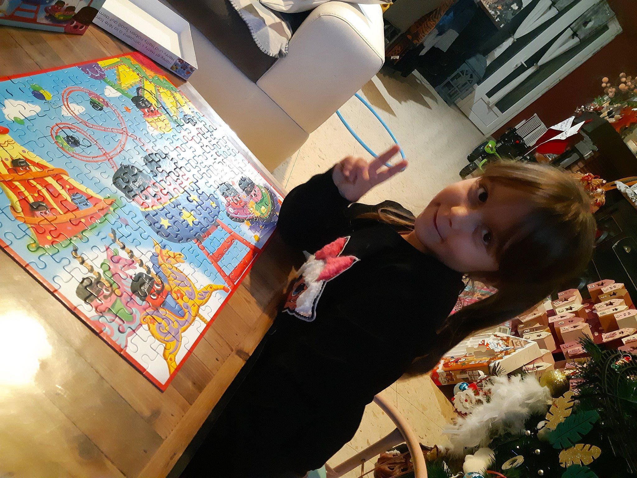 Candice participe au concours pour gagner de l'argent avec cette photo : christmas, christmas_decoration, creative_arts, holiday, human, painting, person, visual_arts