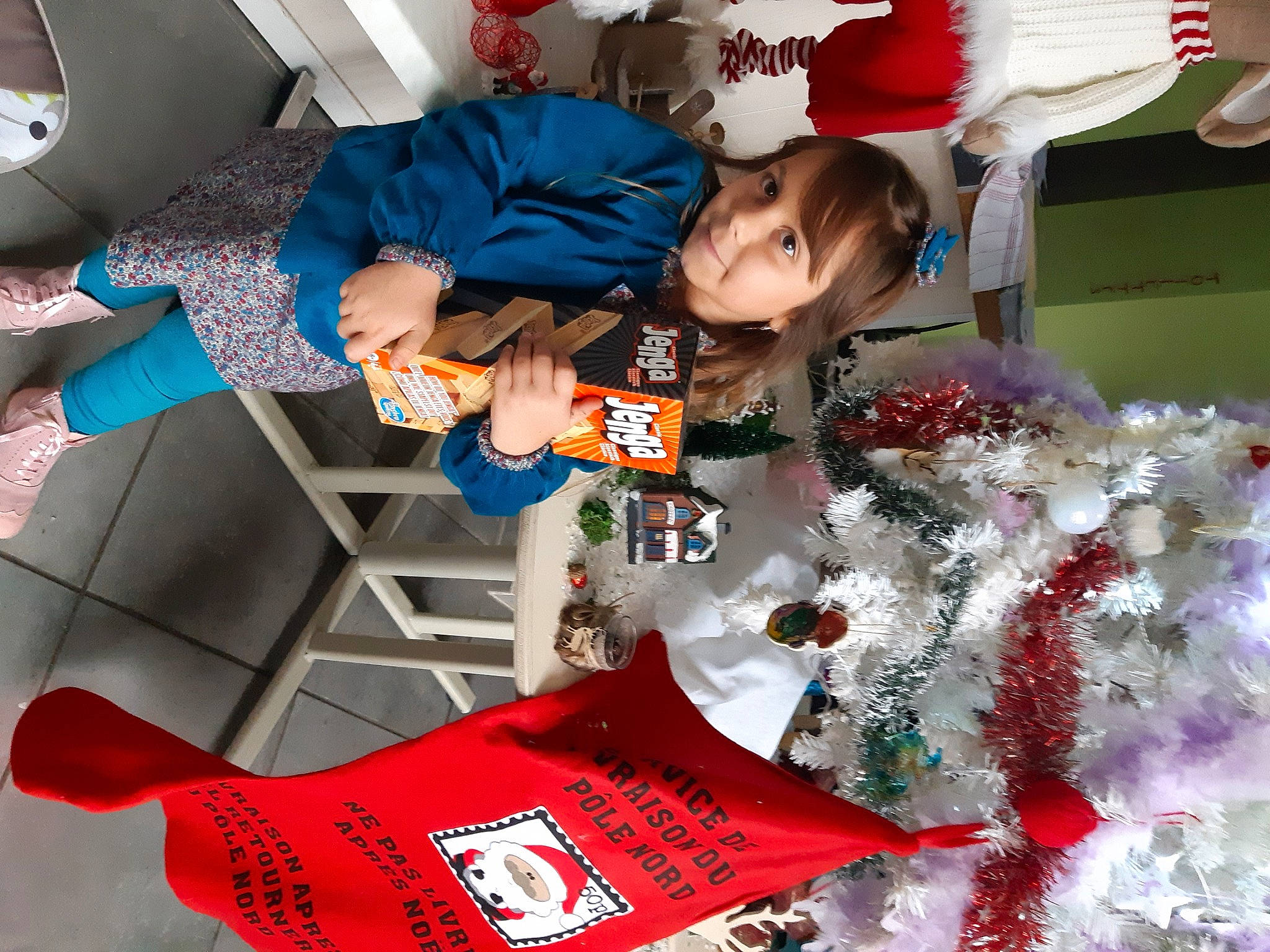 Candice a rejoint le concours — aidez-le/la à gagner de superbes lots ! carmine, christmas, christmas_decoration, christmas_eve, holiday, human, joy, nose, person, red