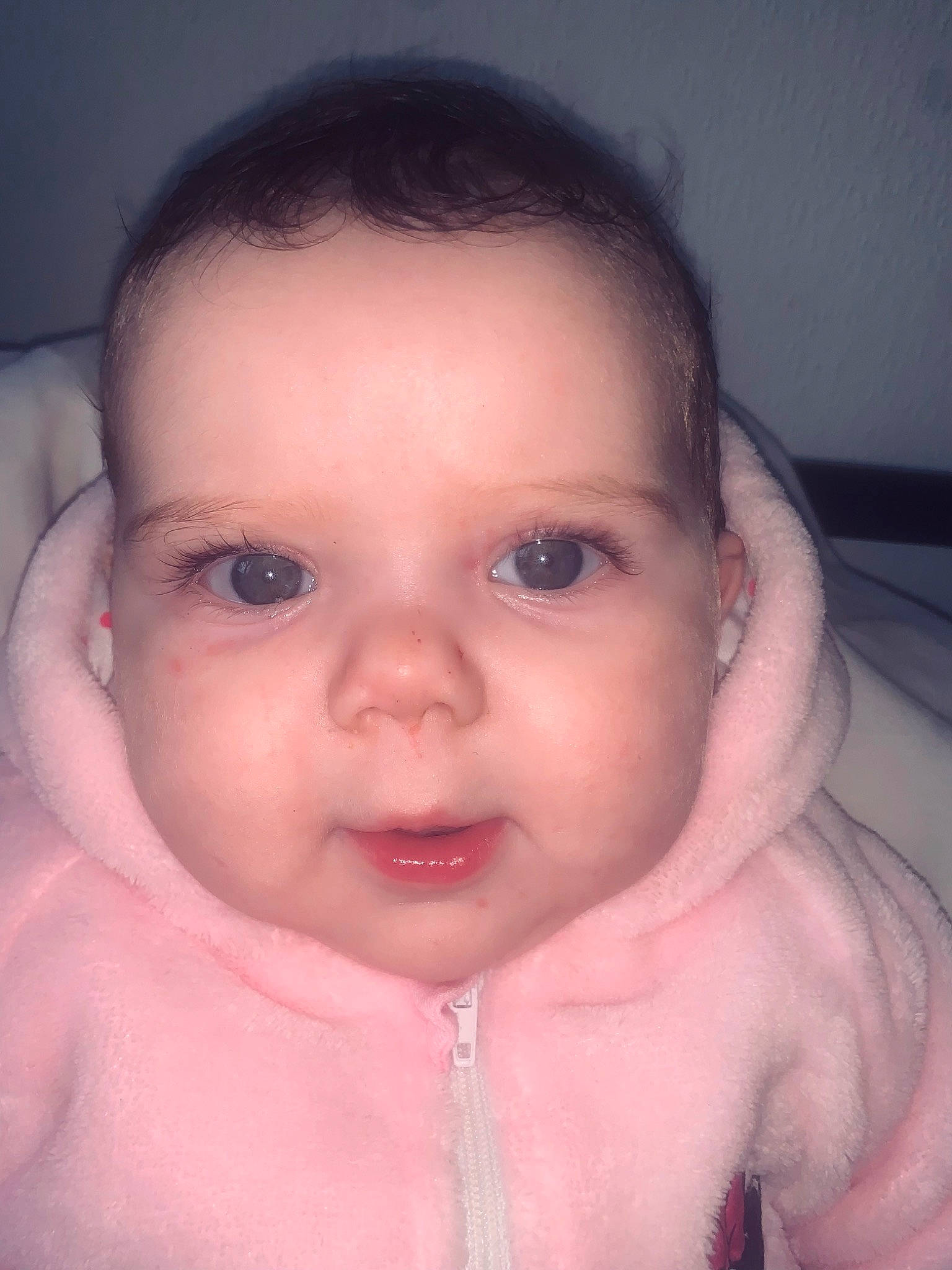 Saona a rejoint le concours — aidez-le/la à gagner de superbes lots ! baby, cheek, chin, ear, eyebrow, eyelash, finger, forehead, gesture, hand, human_body, iris, jaw, lip, mouth, muscle, neck, nose, person, pink