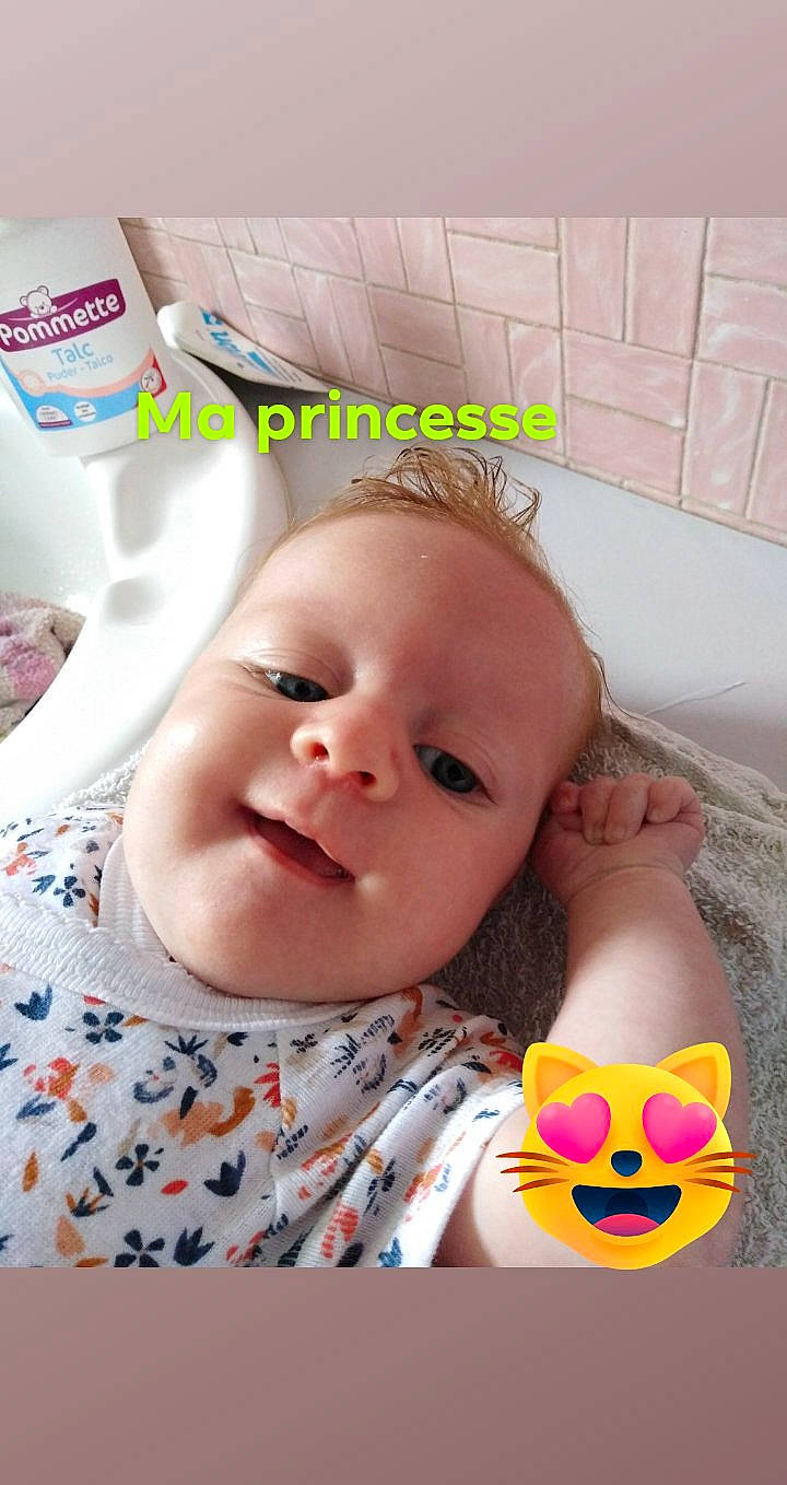 Hilona participe au concours pour gagner de l'argent avec cette photo : baby, cheek, child, head, lip, mouth, nose, person, photo_caption, product, skin, toddler