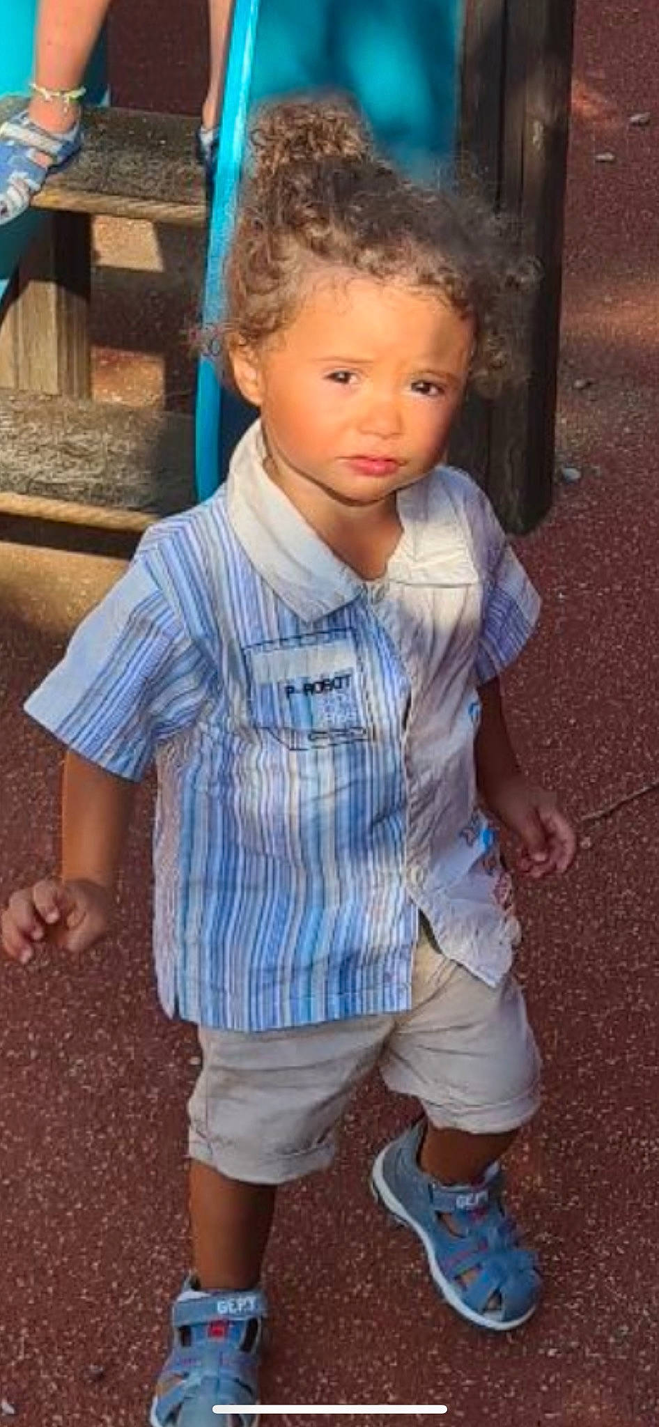 Fodil participe au concours pour gagner de l'argent avec cette photo : cheek, child, chin, cool, dress_shirt, electric_blue, eyelash, fun, hairstyle, happy, head, lip, nose, pattern, person, plaid, shorts, shoulder, sleeve, t_shirt