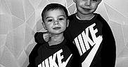 Djulian participe au concours pour gagner de l'argent avec cette photo : child, children, boys, matching_clothing, nike, sweatshirts, black_and_white, portrait, indoor, wall, geometric_pattern, smiling, posing, siblings, casual_wear, young, friendship, happy, fashion, standing