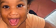 Shëlly participe au concours pour gagner de l'argent avec cette photo : toddler, child, smiling, happy, crawling, indoors, baby, face, eyes, mouth, clothing, bed, blanket, cushion, pattern, skin, hair, joy, expression, person