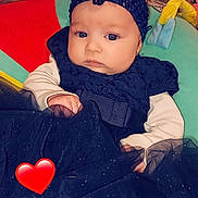 Maëlle participe au concours pour gagner de l'argent avec cette photo : adorable, baby, blue_dress, child, closeup, colorful, cushion, cute, dress, fabric, face, hand, headband, heart_emoji, indoor, infant, portrait, seated, soft_lighting, tulle