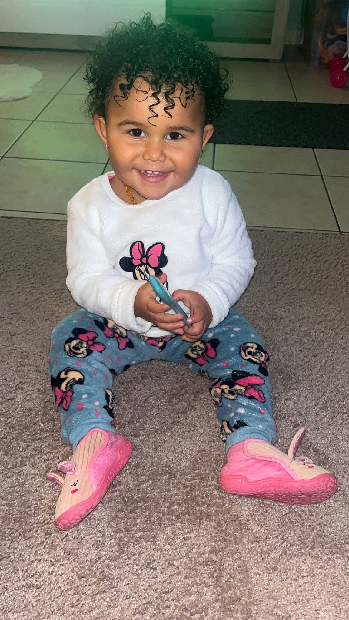 Këlya a rejoint le concours — aidez-le/la à gagner de superbes lots ! baby_toddler_clothing, cheek, child, cool, eye, face, fun, hair, happy, head, human_leg, joy, leg, lip, person, pink, skin, sleeve, smile, sock