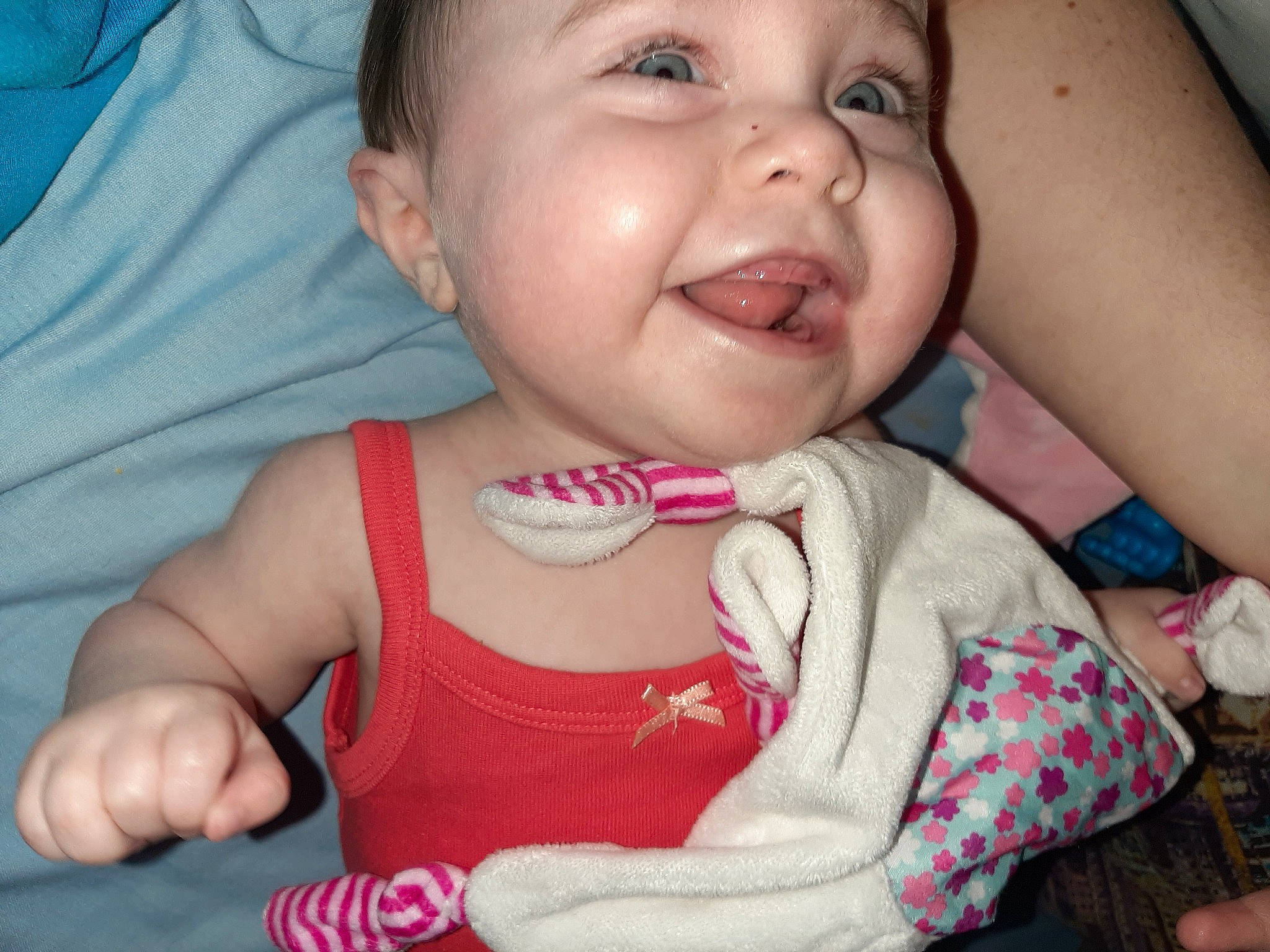 Elyana a rejoint le concours — aidez-le/la à gagner de superbes lots ! arm, baby_toddler_clothing, cheek, chin, eye, eyebrow, face, facial_expression, headwear, lip, mouth, muscle, neck, nose, organ, person, photograph, product, skin, sleeve