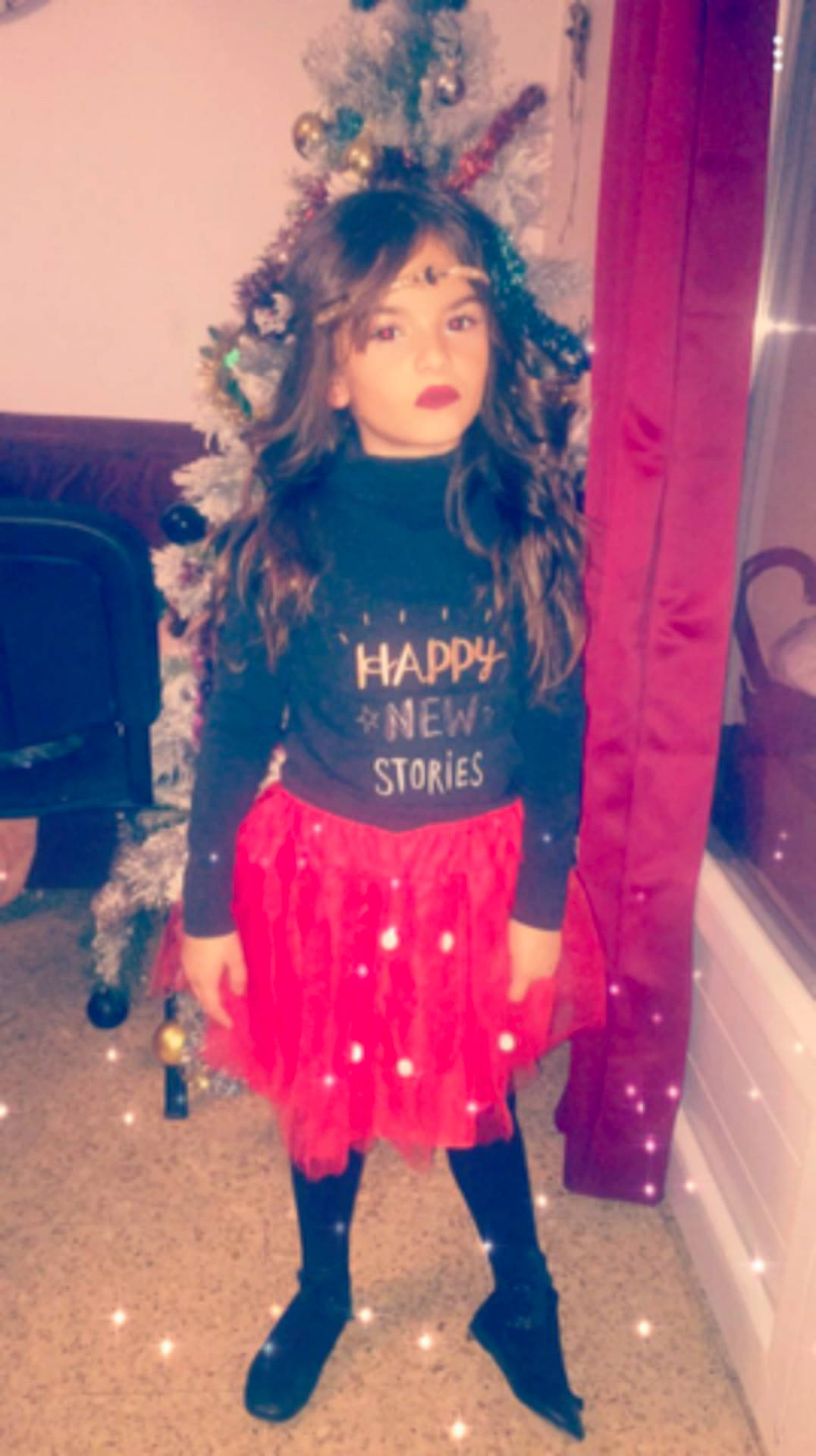 Lola a rejoint le concours — aidez-le/la à gagner de superbes lots ! black_hair, blue, child, clothing, cool, costume, day, fun, girl, hair, human_hair_color, long_hair, pattern, person, pink, product, purple, smile, snapshot, textile