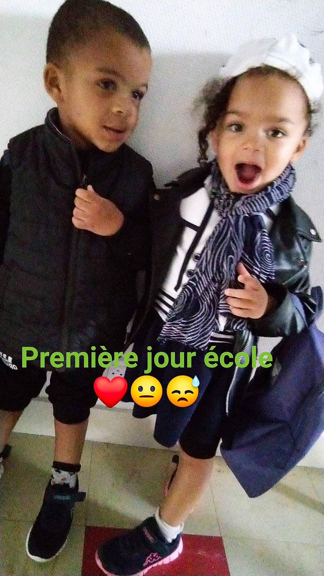 Nnagbe a rejoint le concours — aidez-le/la à gagner de superbes lots ! black, cool, face, finger, gesture, hairstyle, hand, happy, joint, leg, muscle, neck, organ, outerwear, person, photograph, shoe, sleeve, standing, style