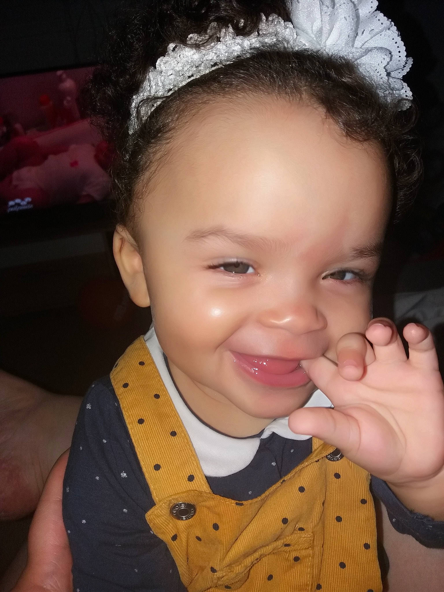 N'Nagbe participe au concours pour gagner de l'argent avec cette photo : baby, cheek, child, chin, eye, eyebrow, face, facial_expression, finger, forehead, hair, hair_accessory, head, headband, headpiece, joy, lip, nose, person, skin